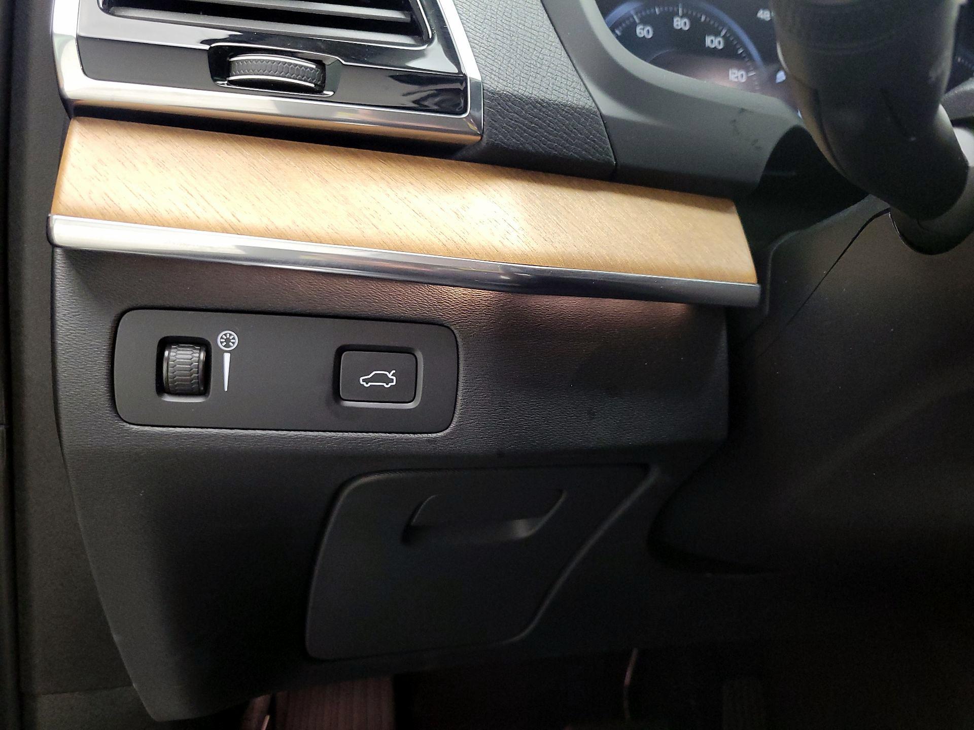 Thumbnail: 2022 Volvo XC90 - 11