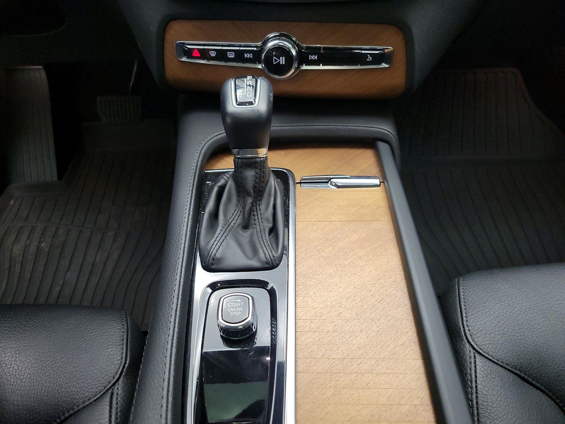 Thumbnail: 2022 Volvo XC90 - 16