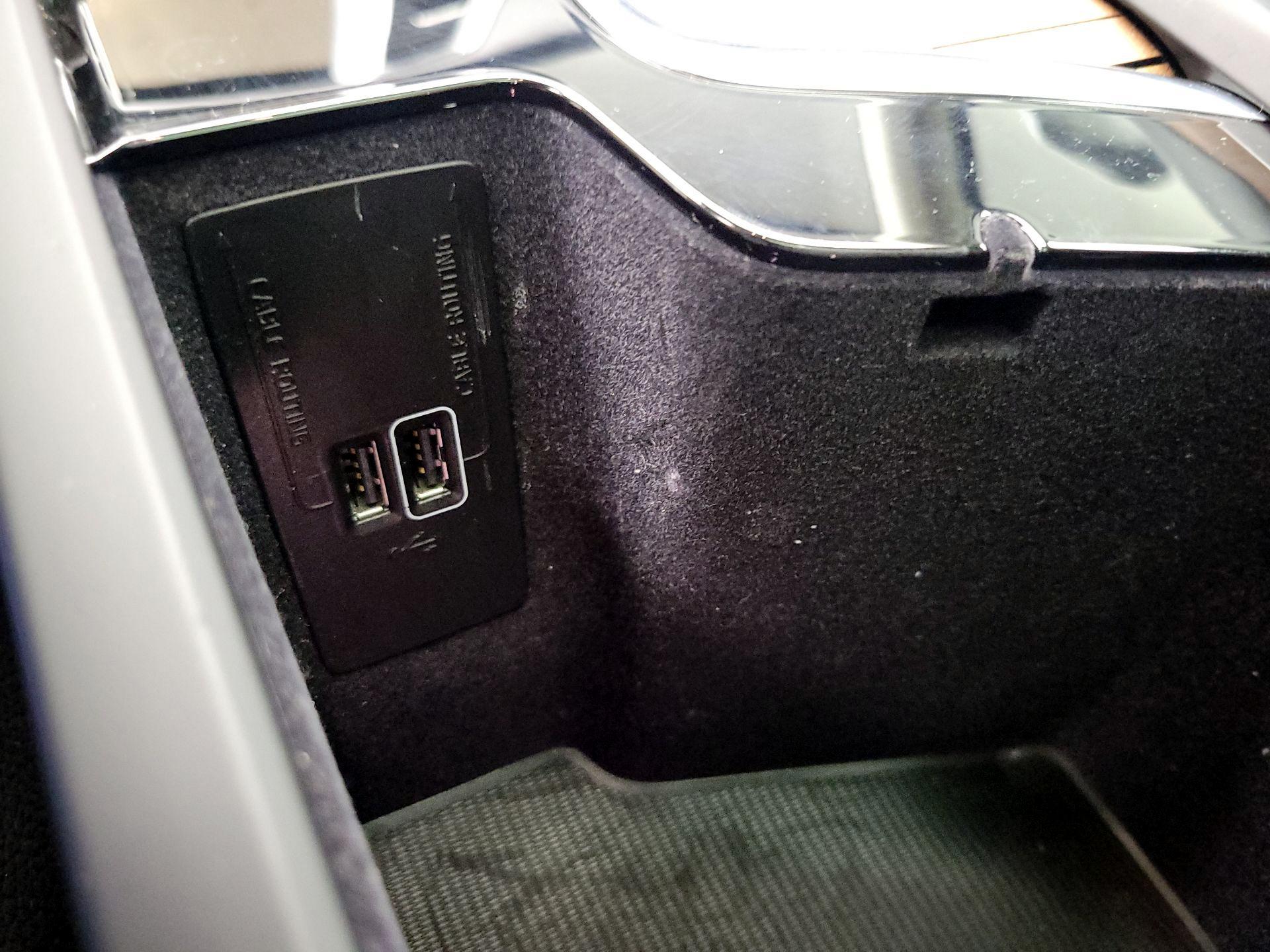 Thumbnail: 2022 Volvo XC90 - 17