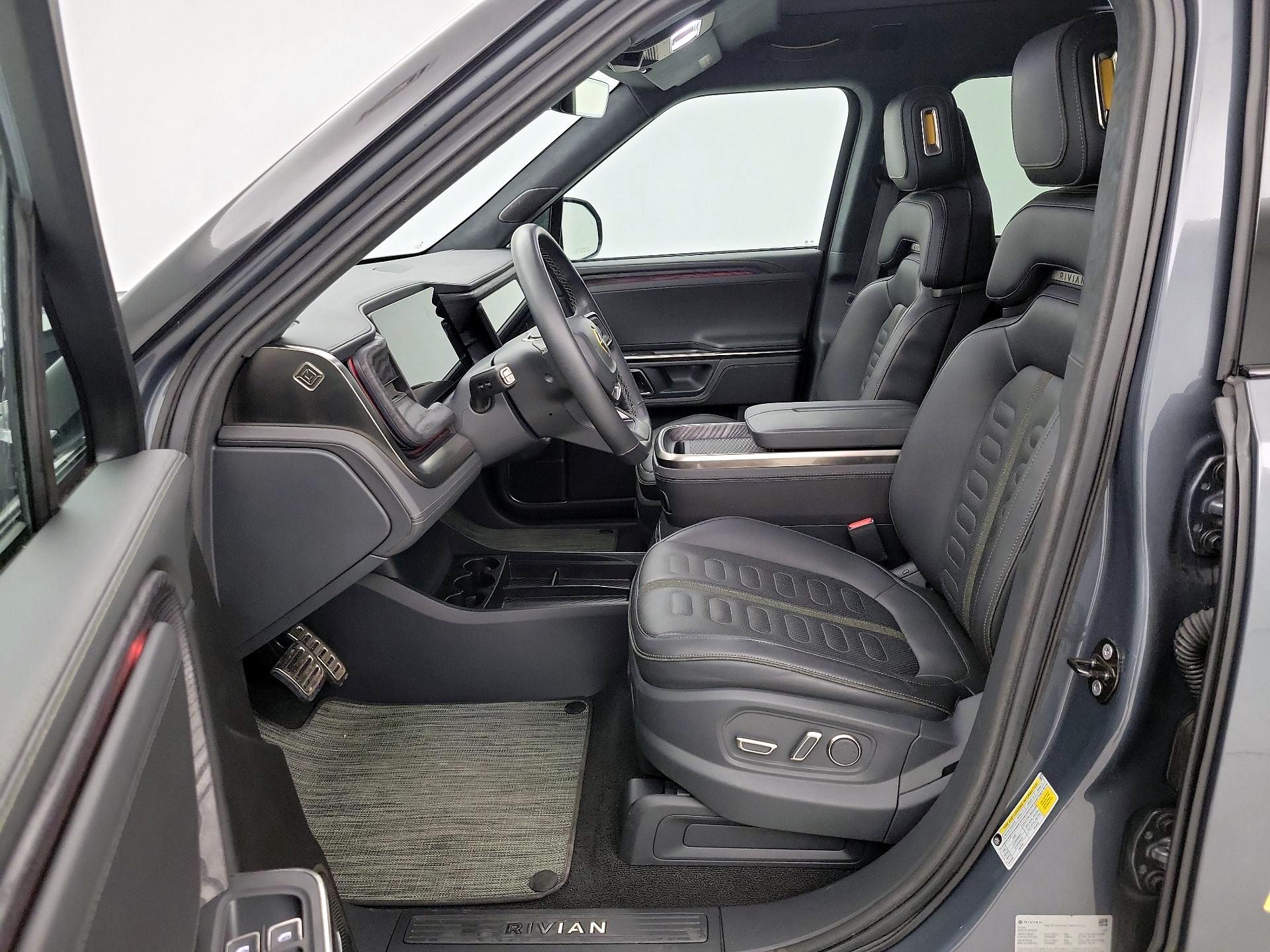 Thumbnail: 2022 Rivian R1S - 11