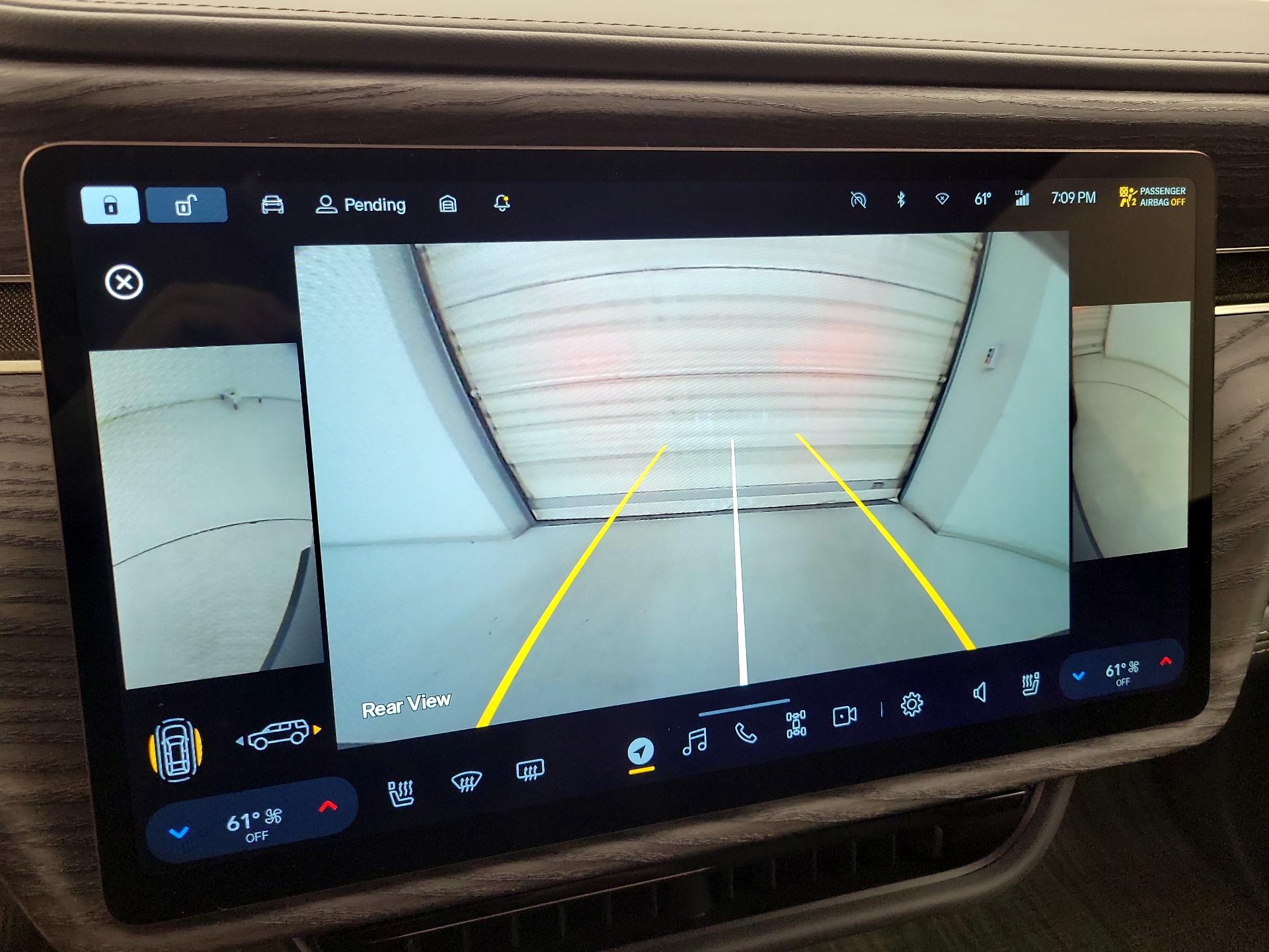 Thumbnail: 2022 Rivian R1S - 14