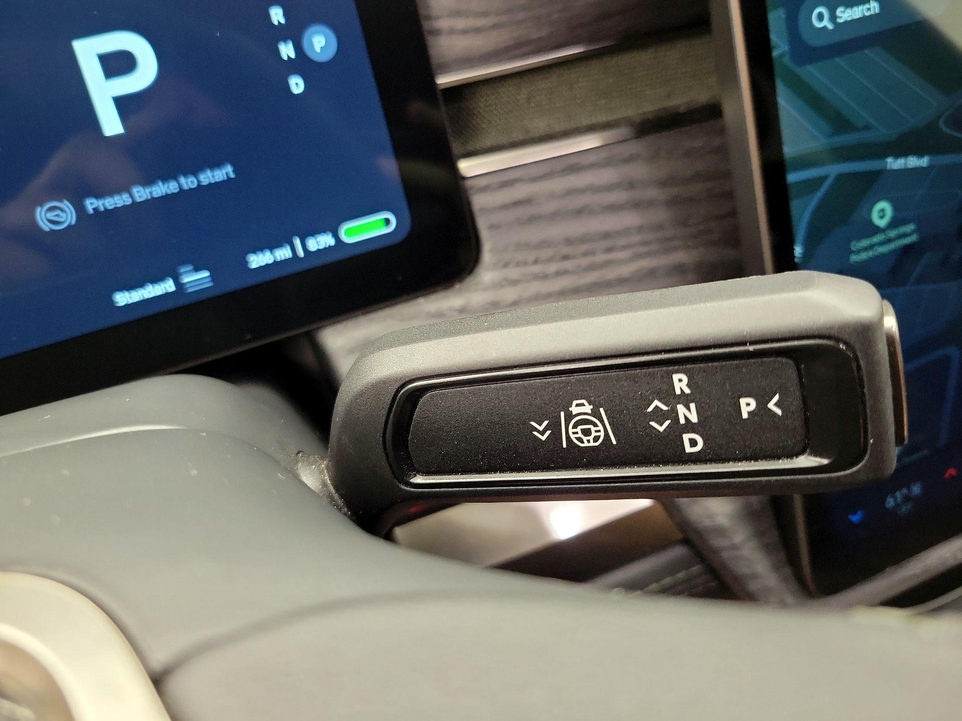 Thumbnail: 2022 Rivian R1S - 17