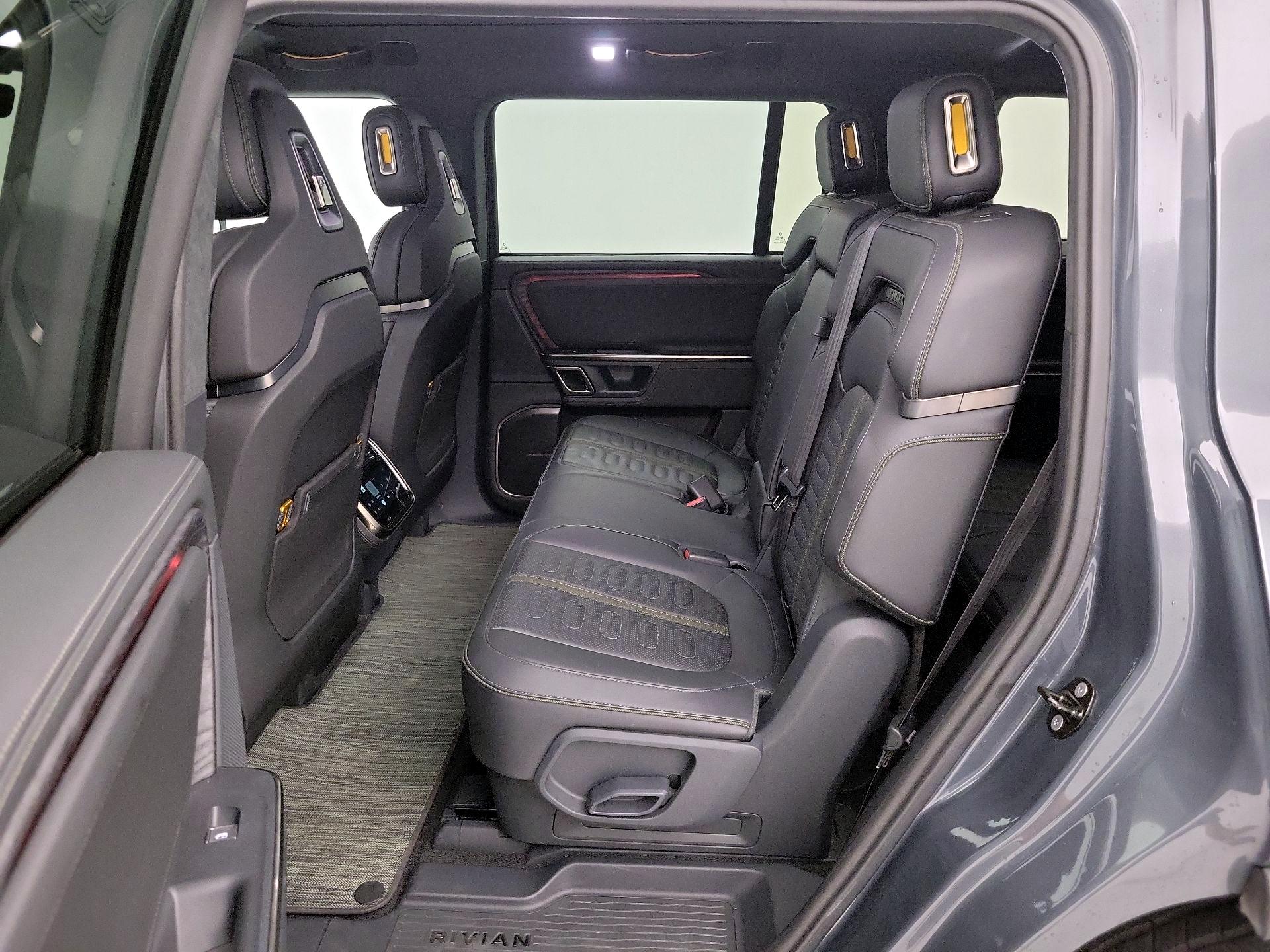 Thumbnail: 2022 Rivian R1S - 19