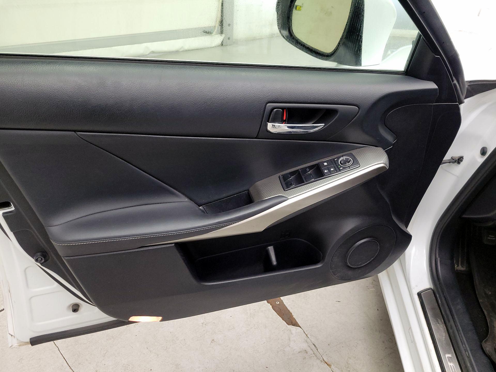 Thumbnail: 2016 Lexus IS - 10