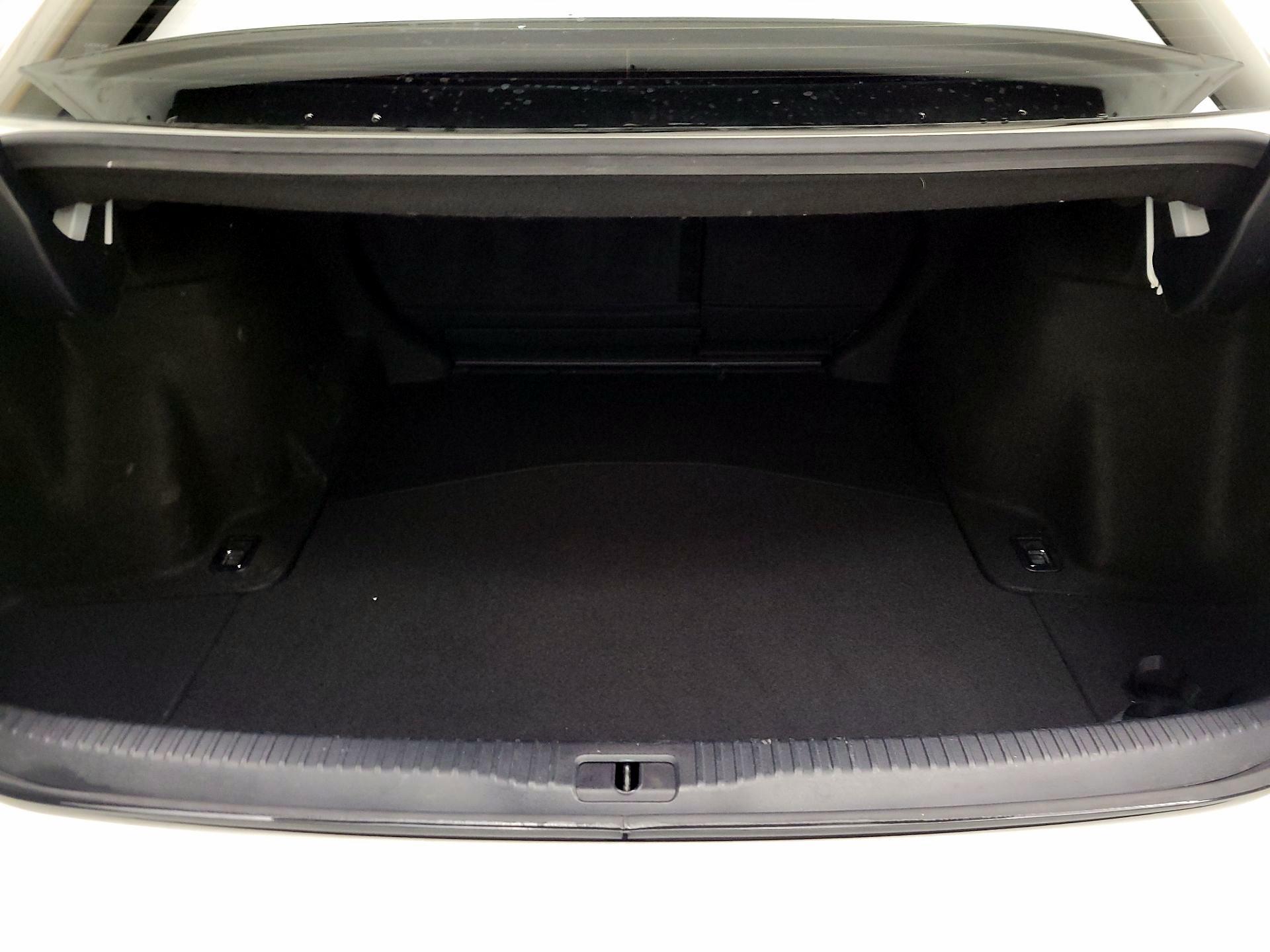 Thumbnail: 2016 Lexus IS - 17