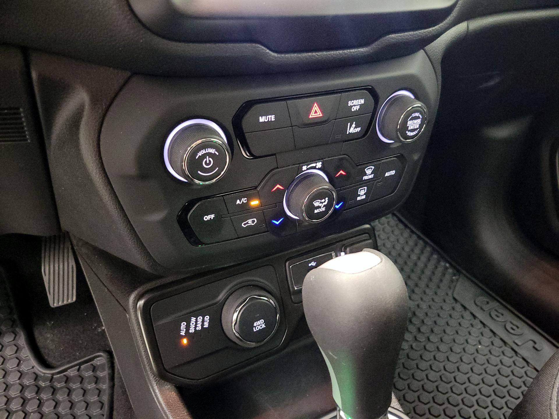 Thumbnail: 2023 Jeep Renegade - 17