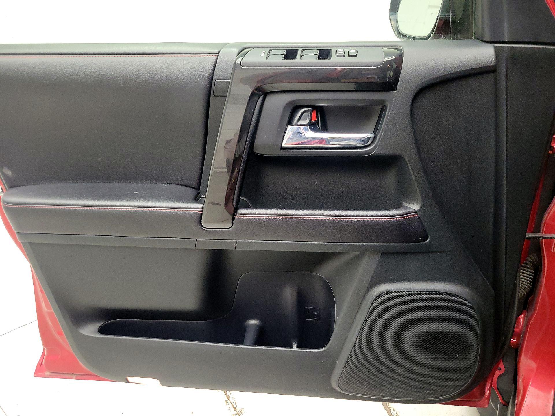 Thumbnail: 2016 Toyota 4Runner - 10