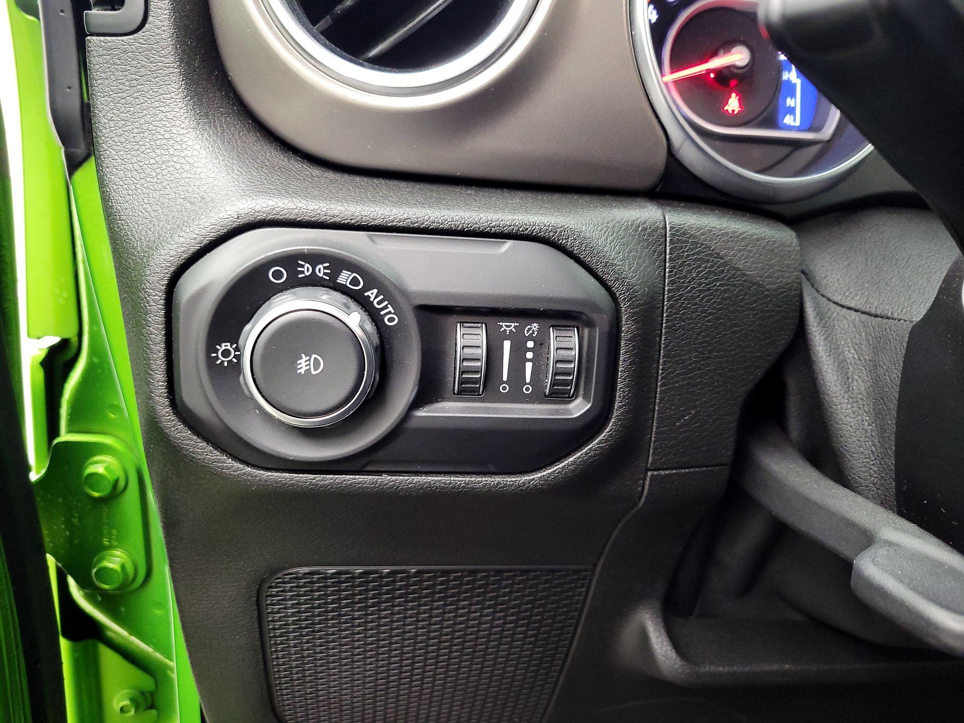 Thumbnail: 2019 Jeep Wrangler - 13