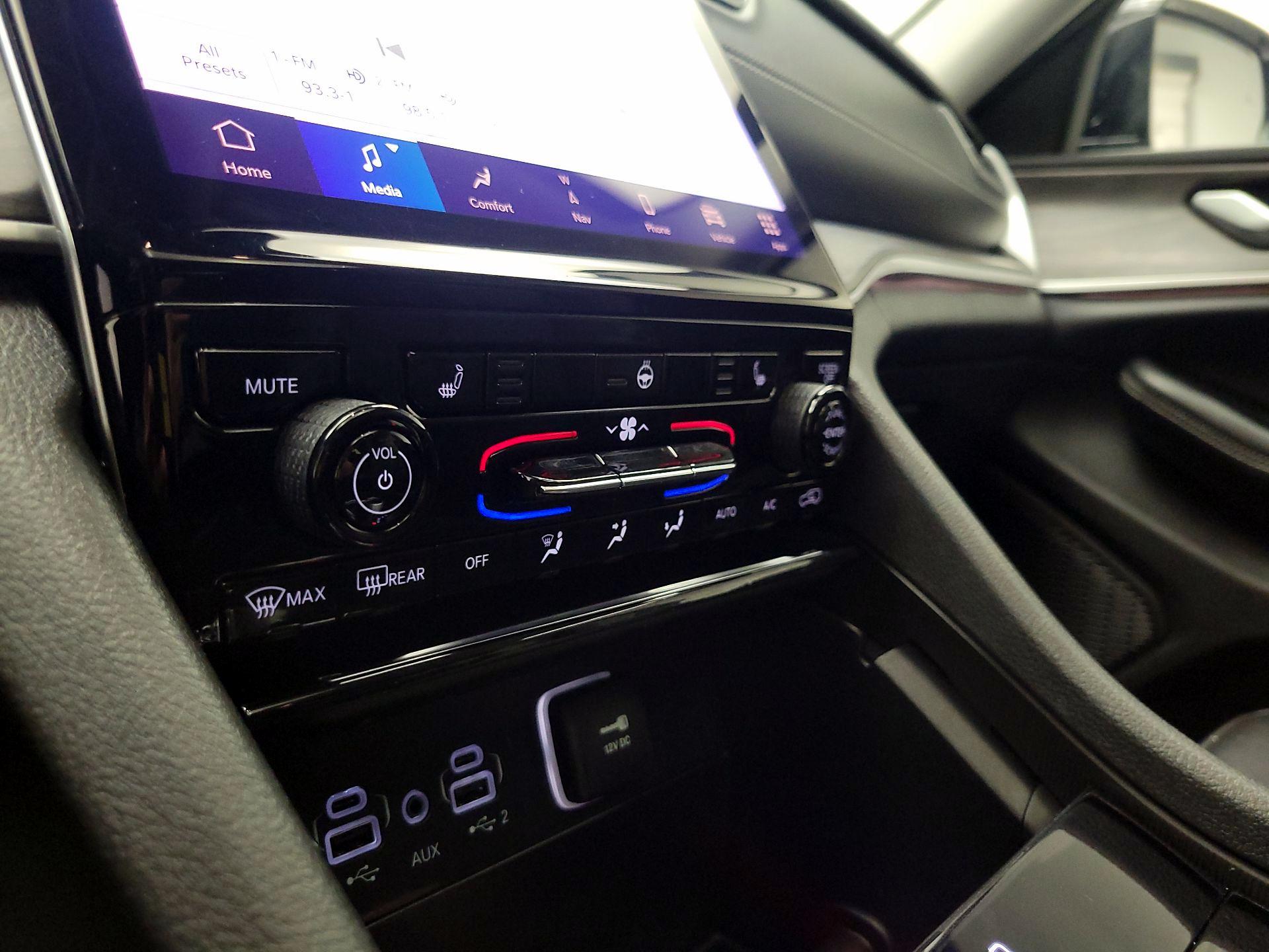 Thumbnail: 2023 Jeep Grand Cherokee - 15