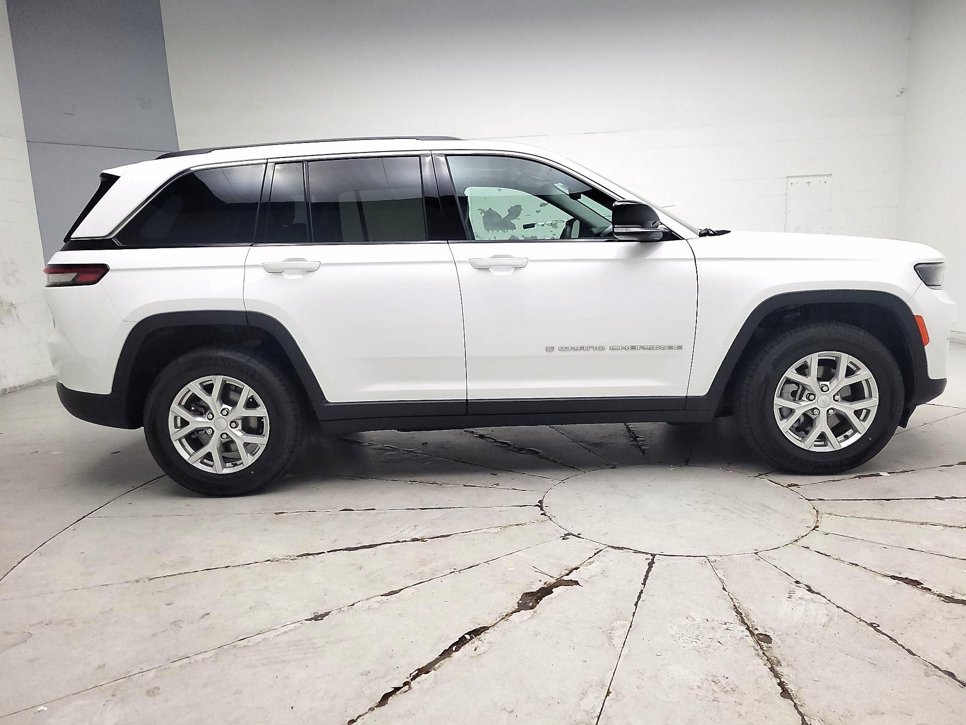 Thumbnail: 2023 Jeep Grand Cherokee - 4