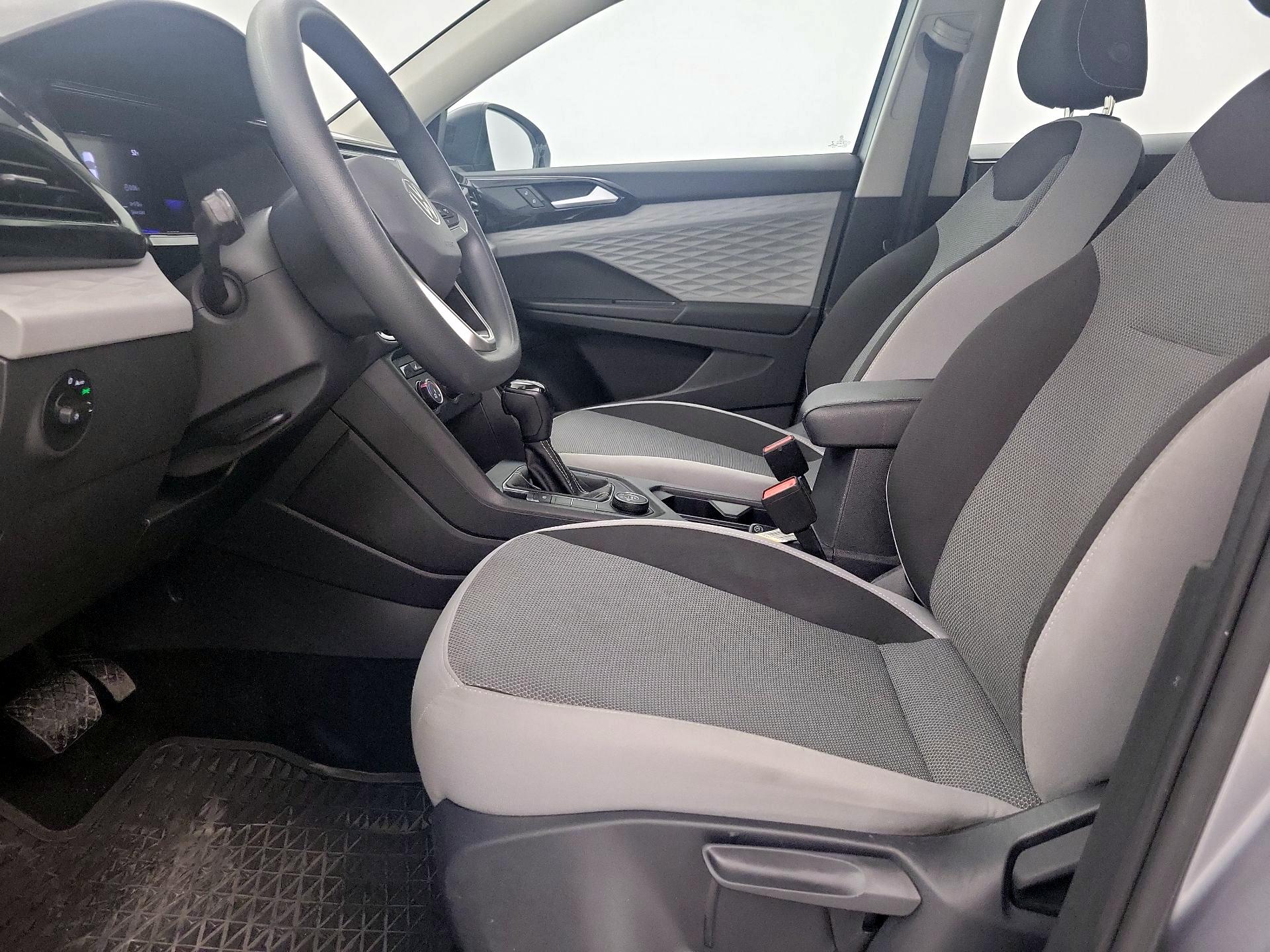 Thumbnail: 2022 Volkswagen Taos - 11