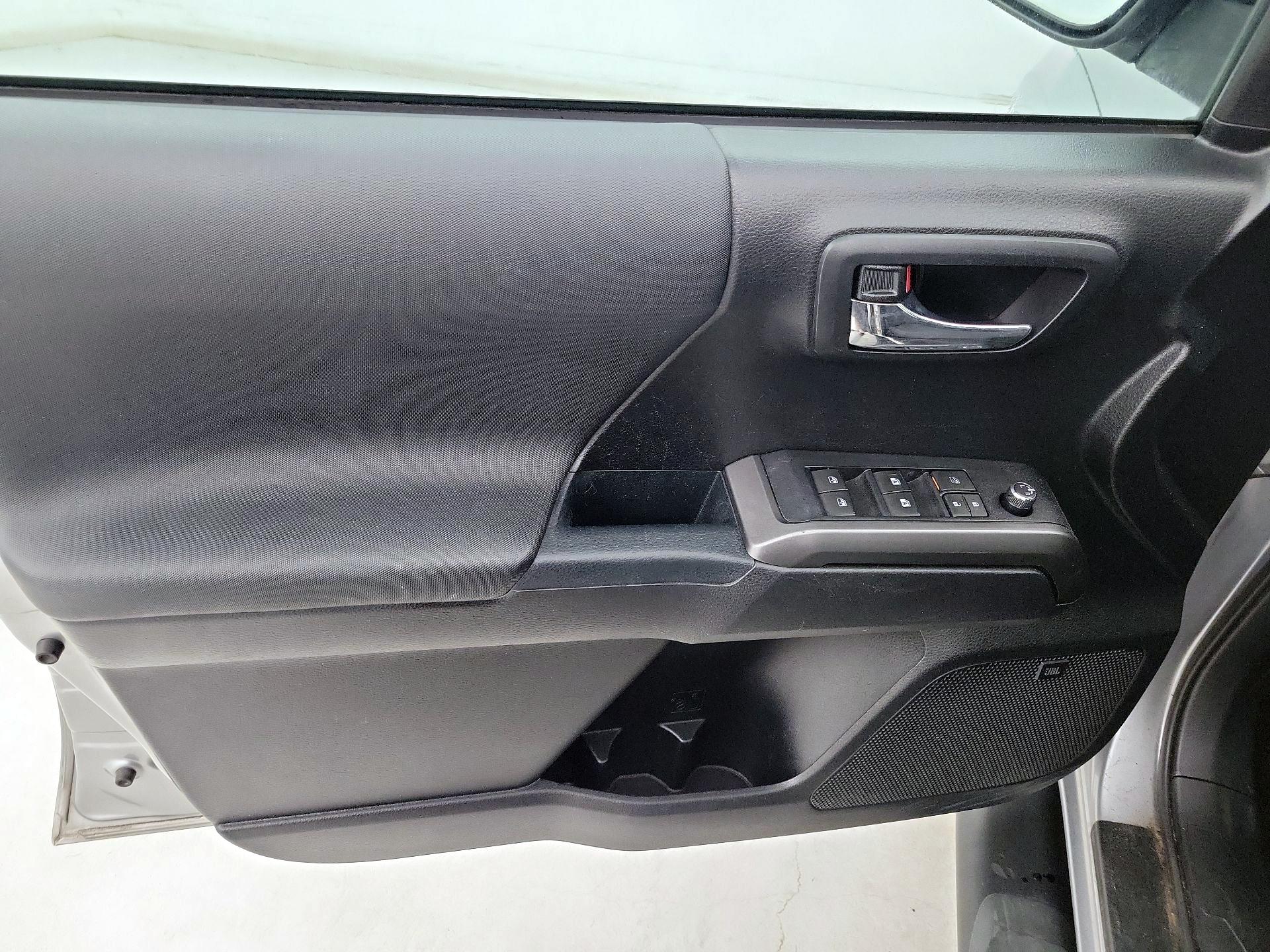 Thumbnail: 2017 Toyota Tacoma - 12