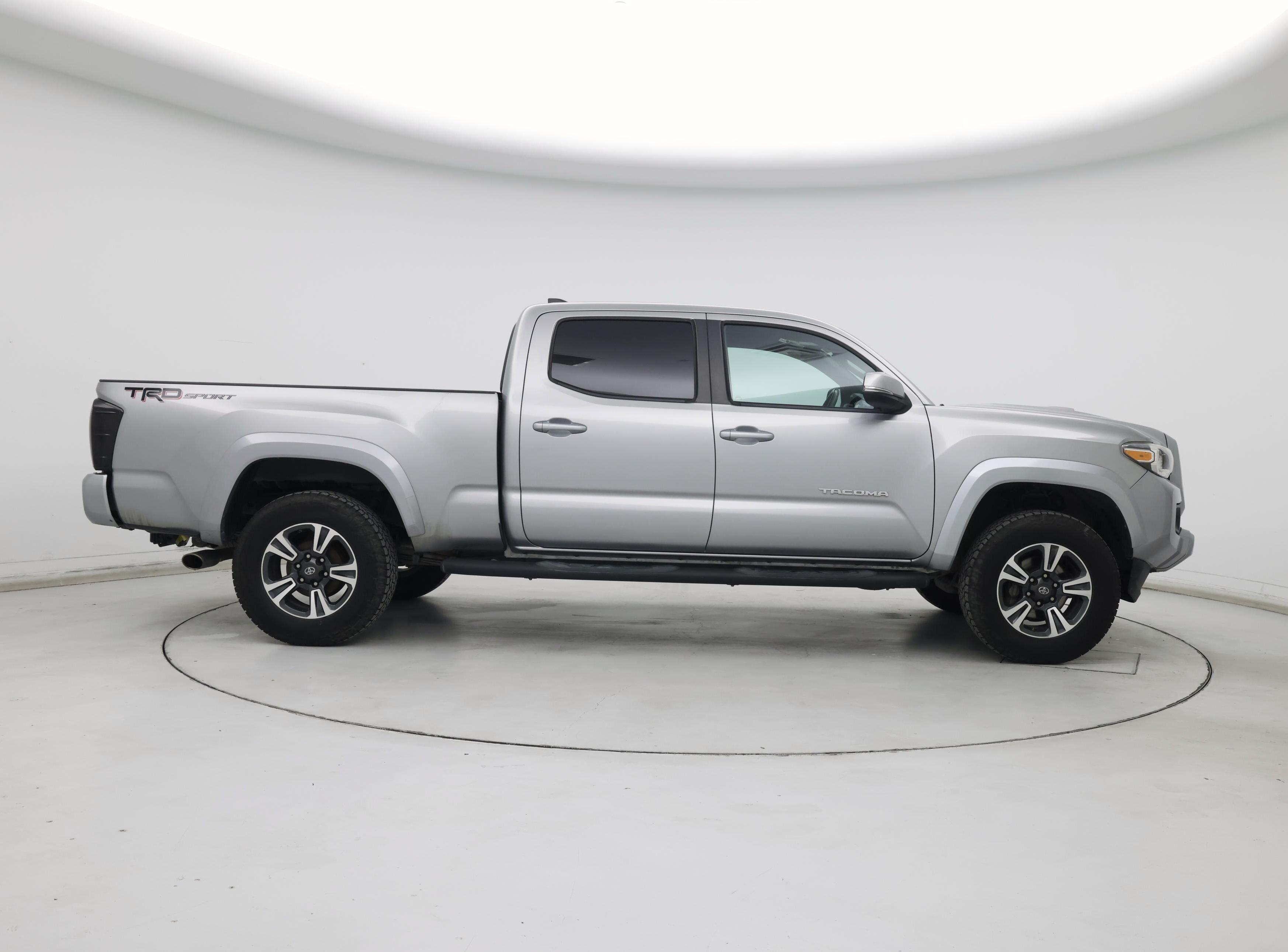 Thumbnail: 2017 Toyota Tacoma - 7