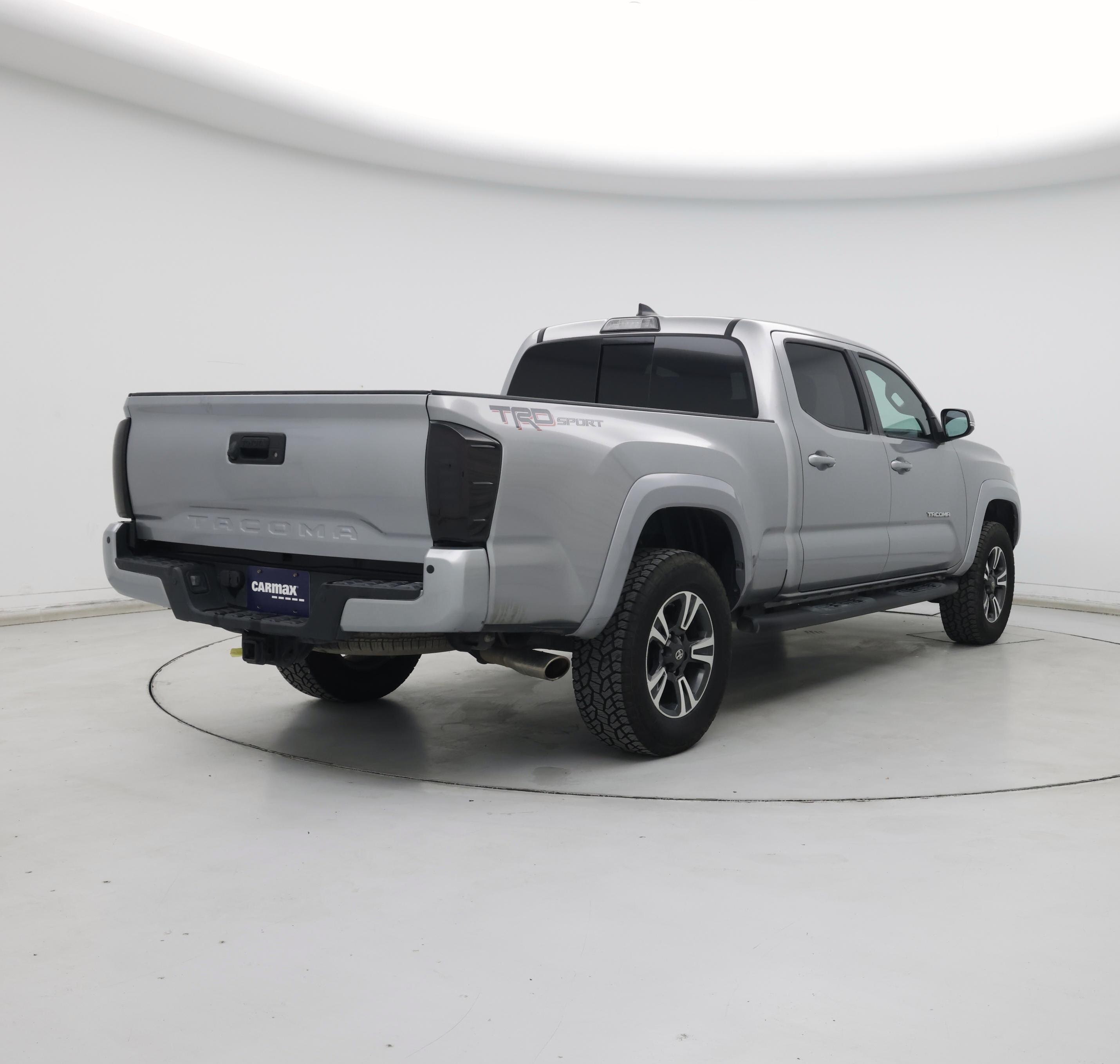 Thumbnail: 2017 Toyota Tacoma - 8