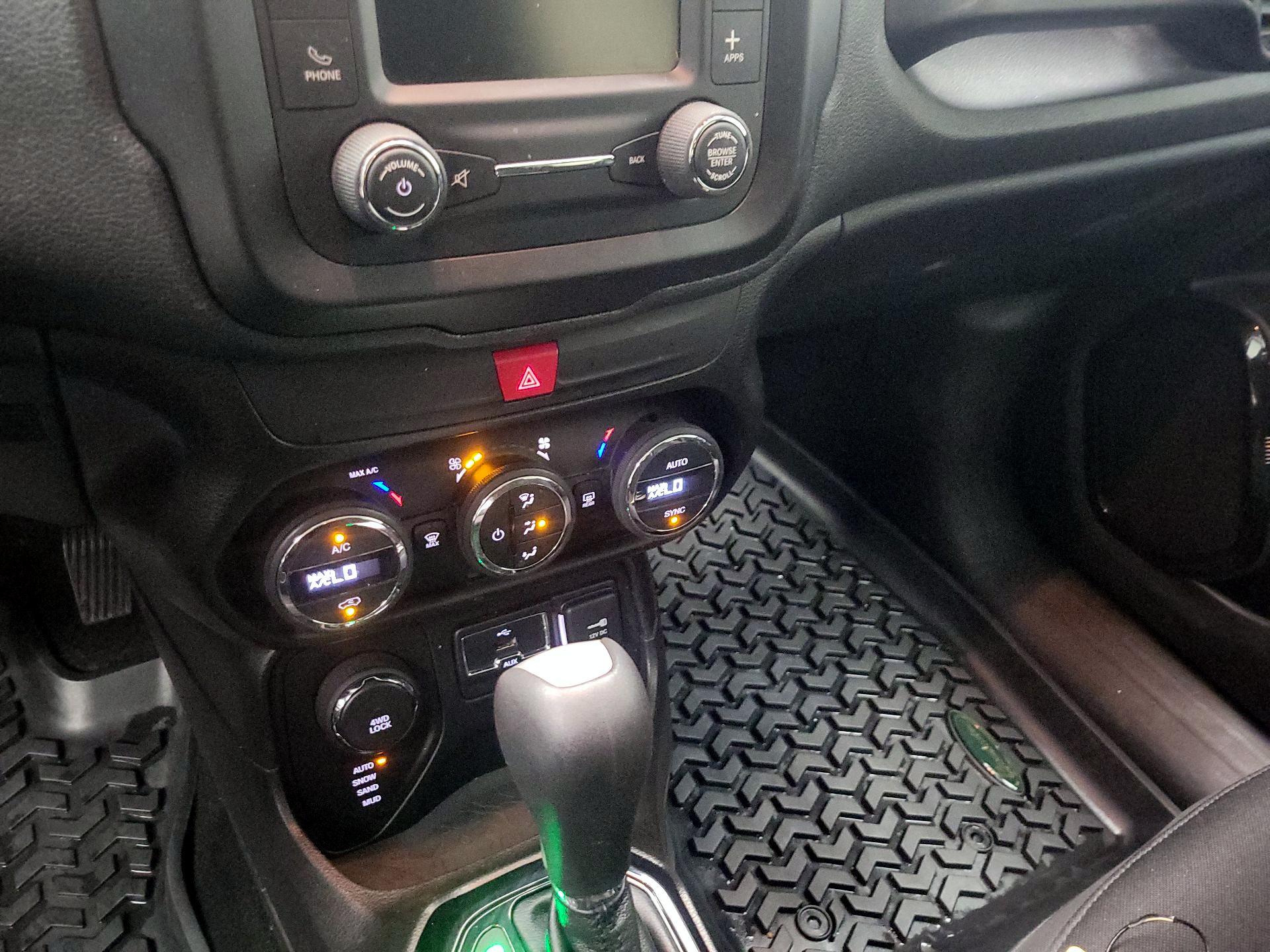 Thumbnail: 2017 Jeep Renegade - 17