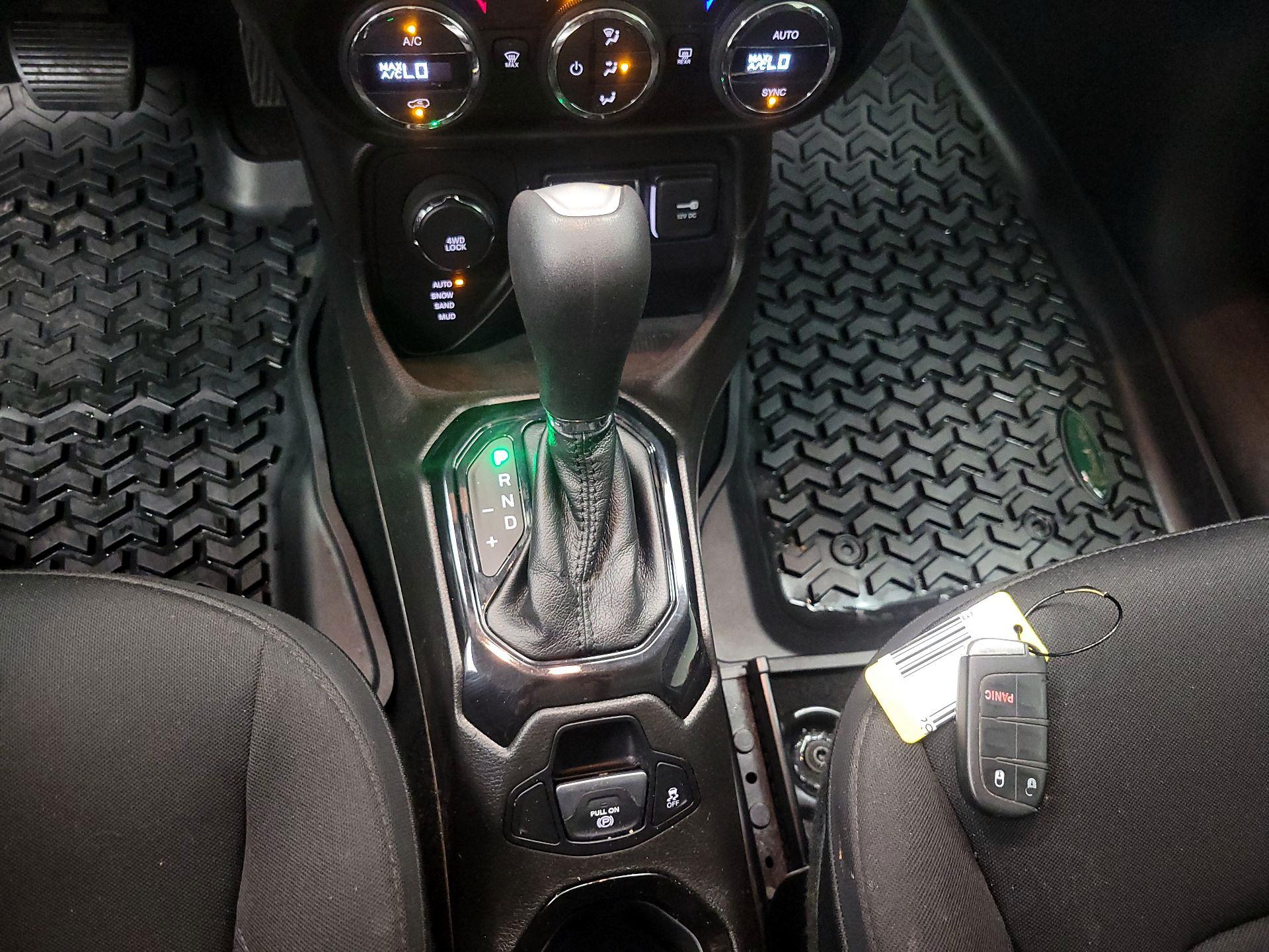 Thumbnail: 2017 Jeep Renegade - 18