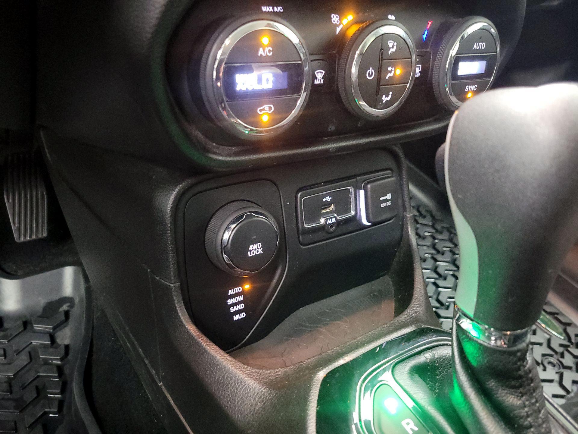 Thumbnail: 2017 Jeep Renegade - 19