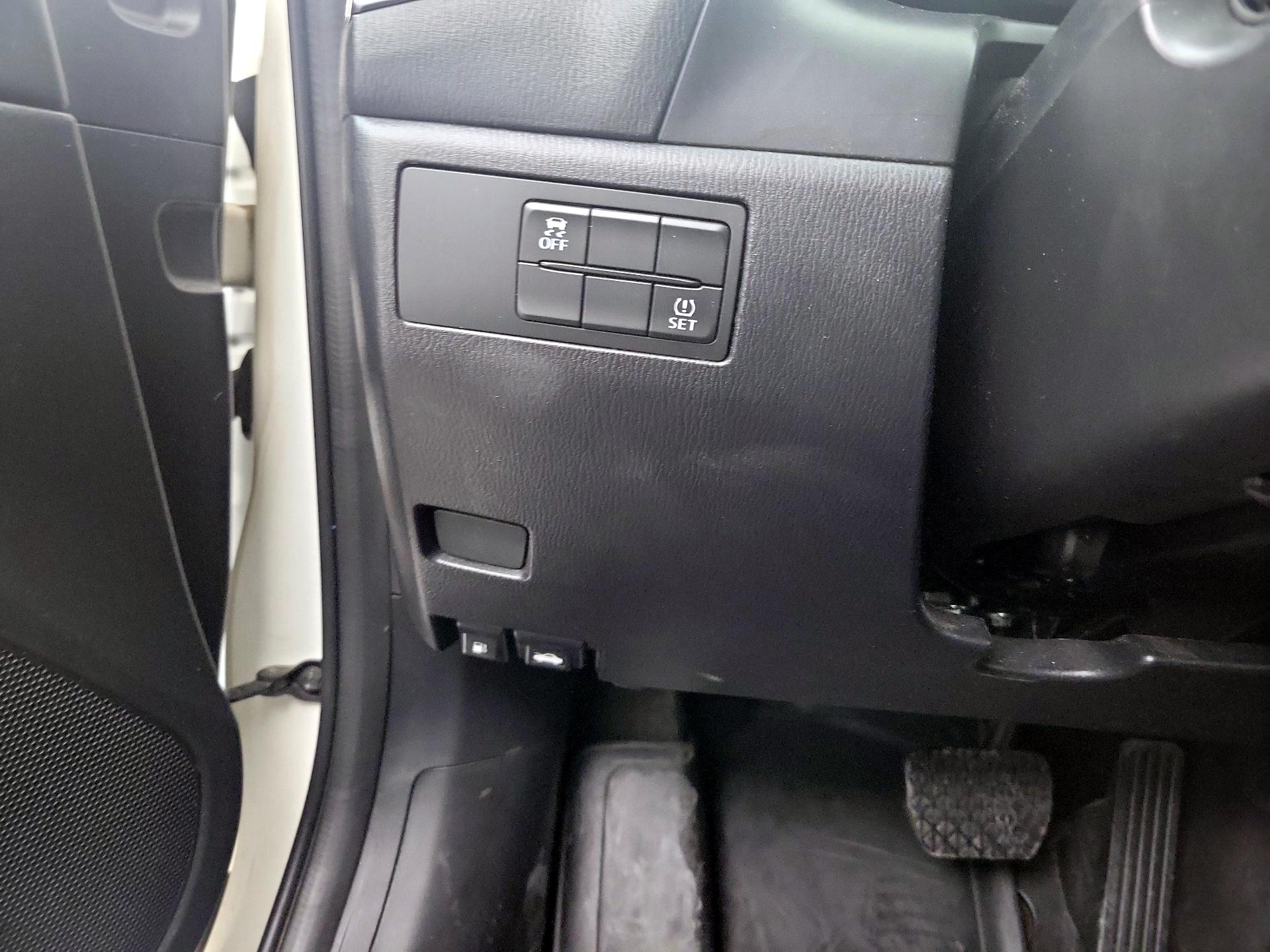 Thumbnail: 2018 Mazda Mazda3 - 13