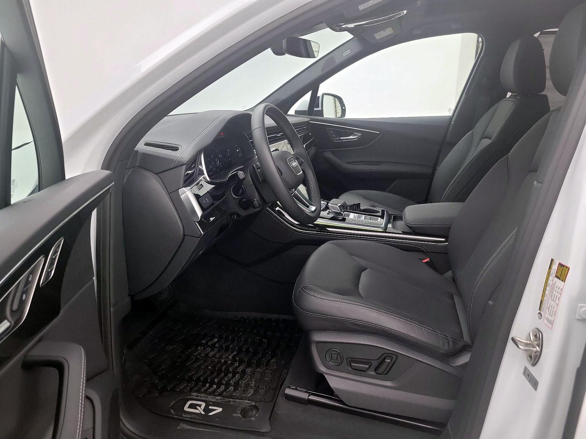 Thumbnail: 2025 Audi Q7 - 11