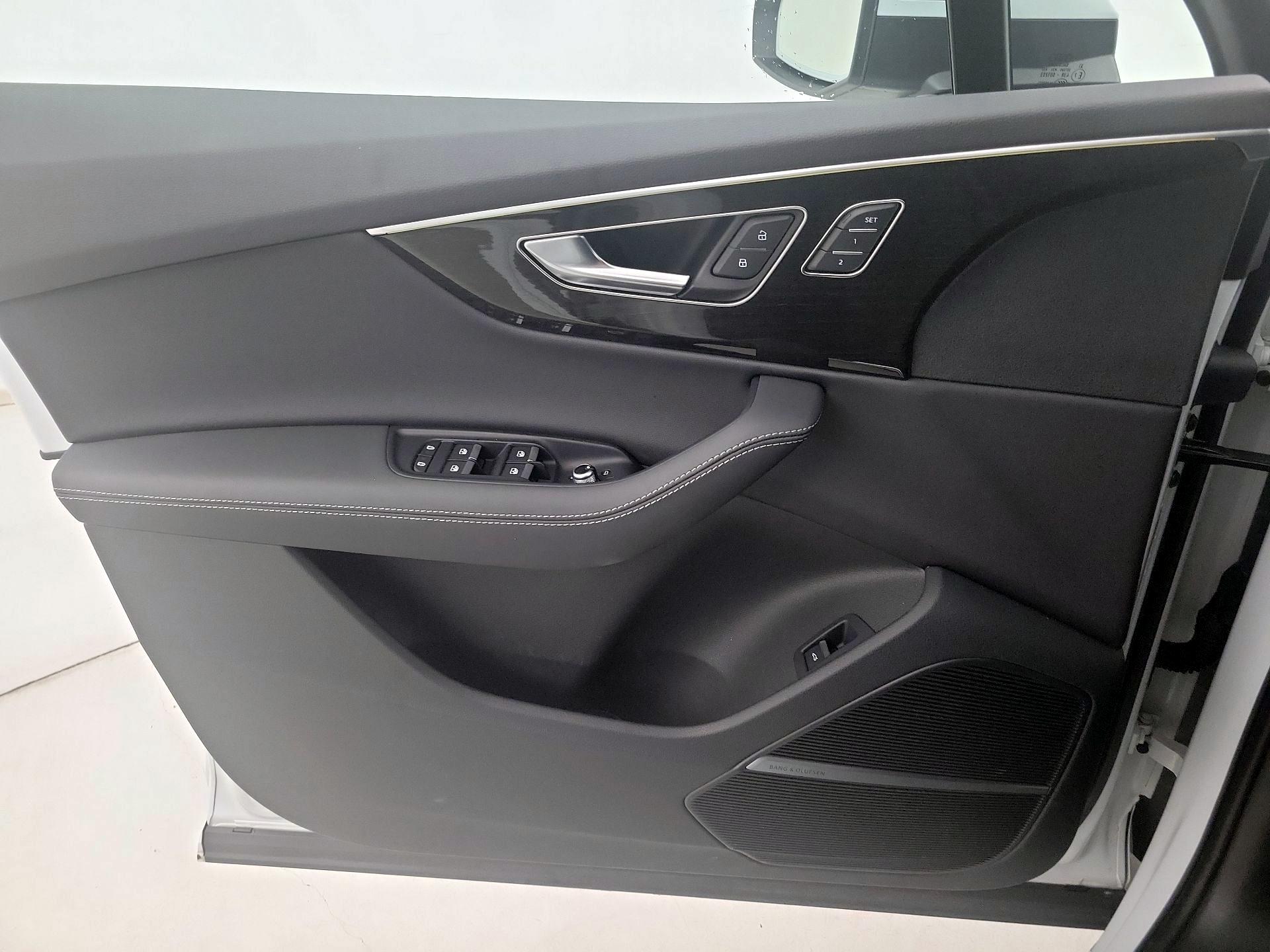 Thumbnail: 2025 Audi Q7 - 12