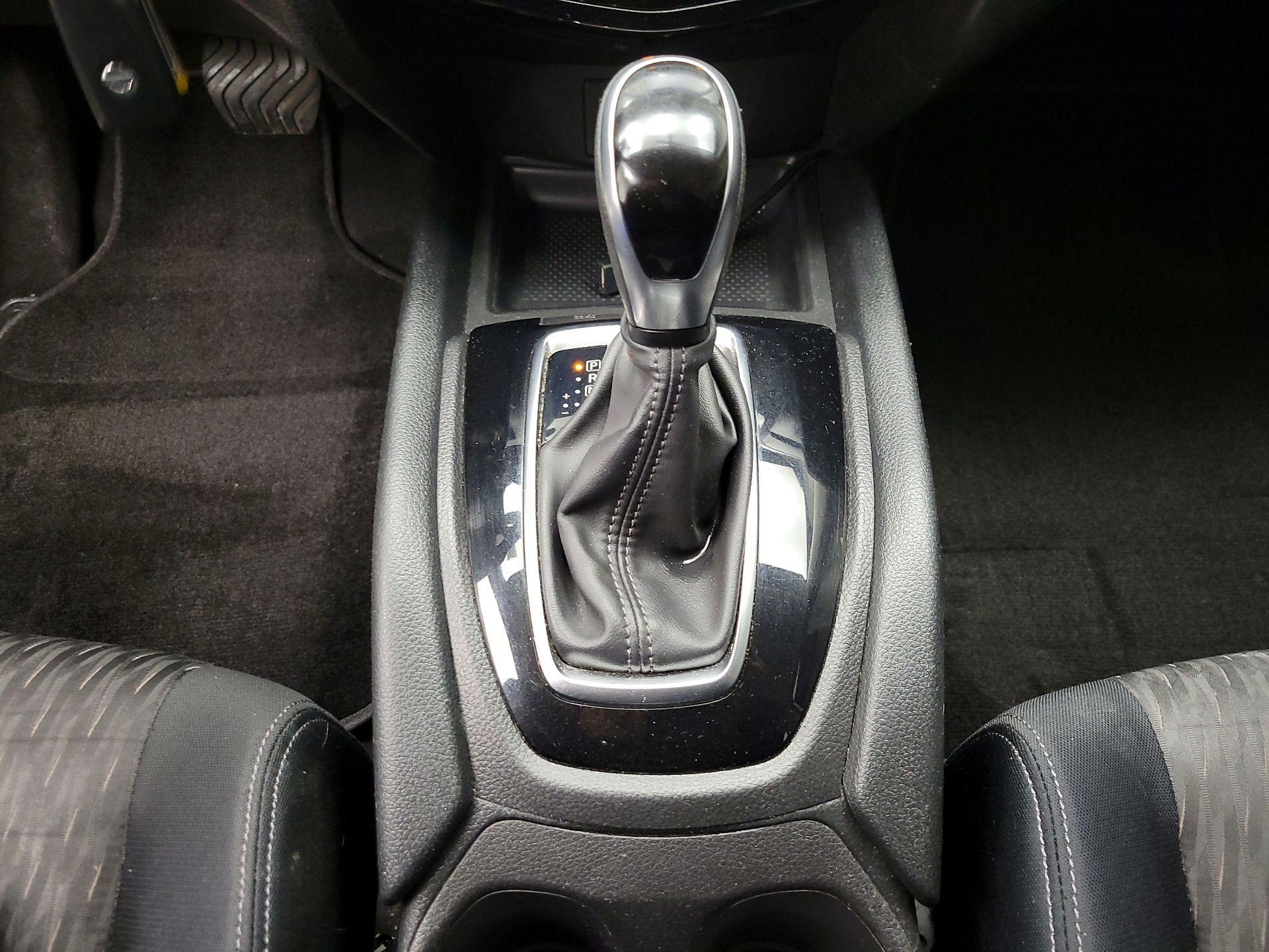 Thumbnail: 2017 Nissan Rogue - 15