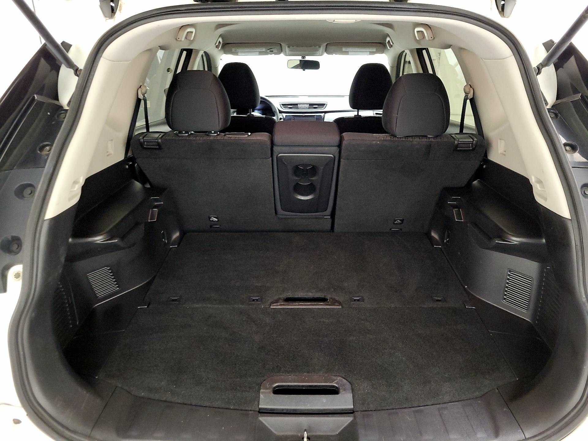 Thumbnail: 2017 Nissan Rogue - 18