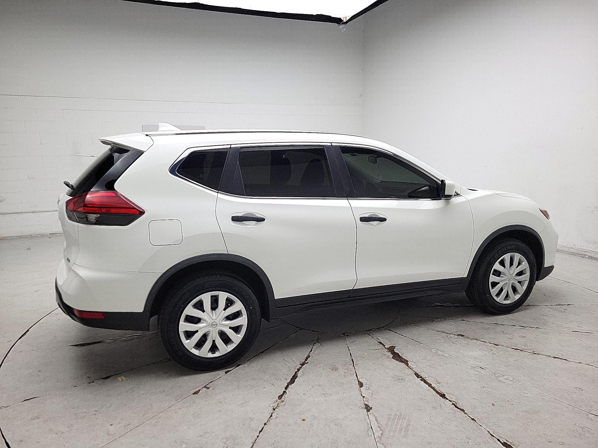 Thumbnail: 2017 Nissan Rogue - 4