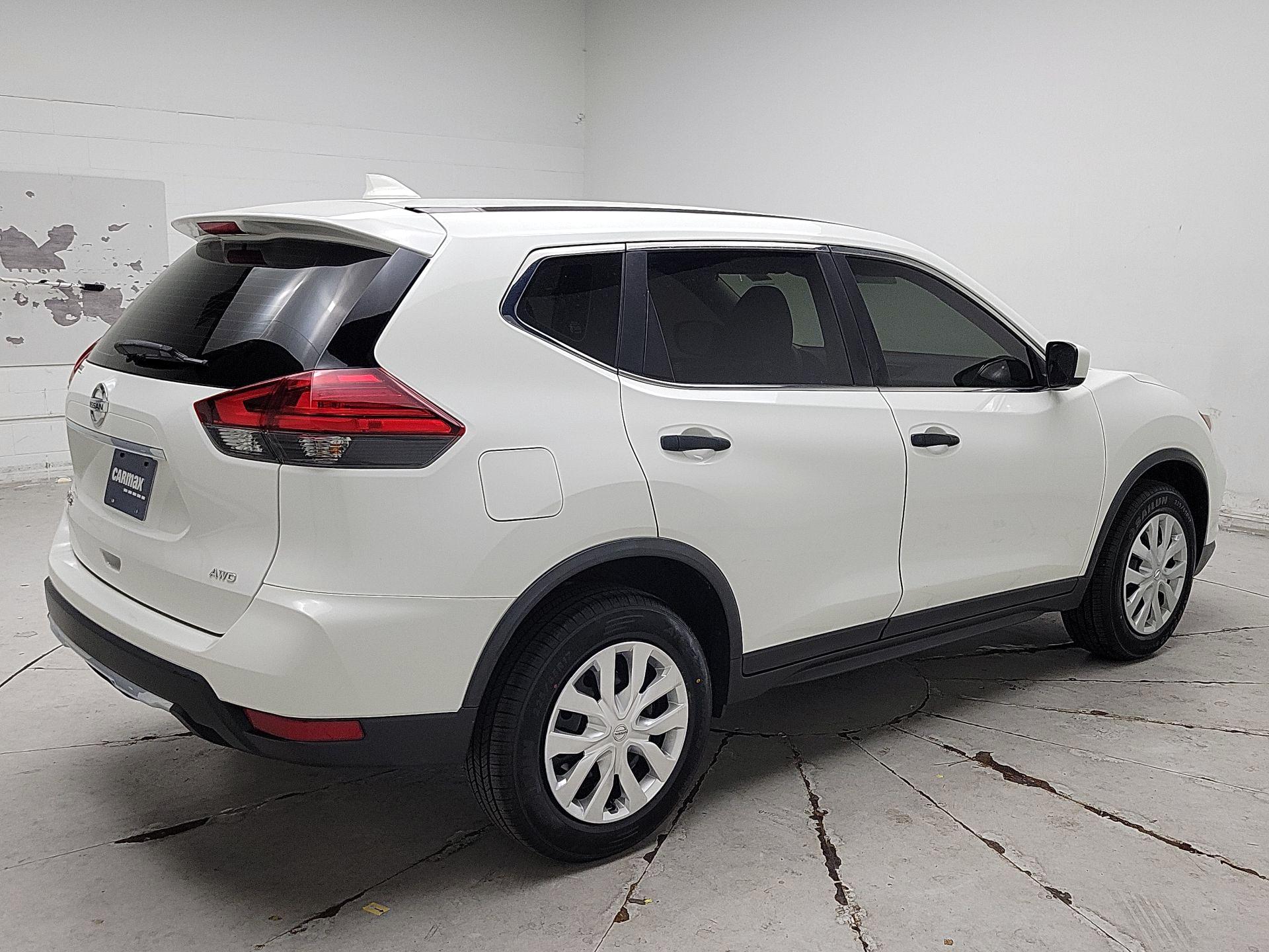 Thumbnail: 2017 Nissan Rogue - 5