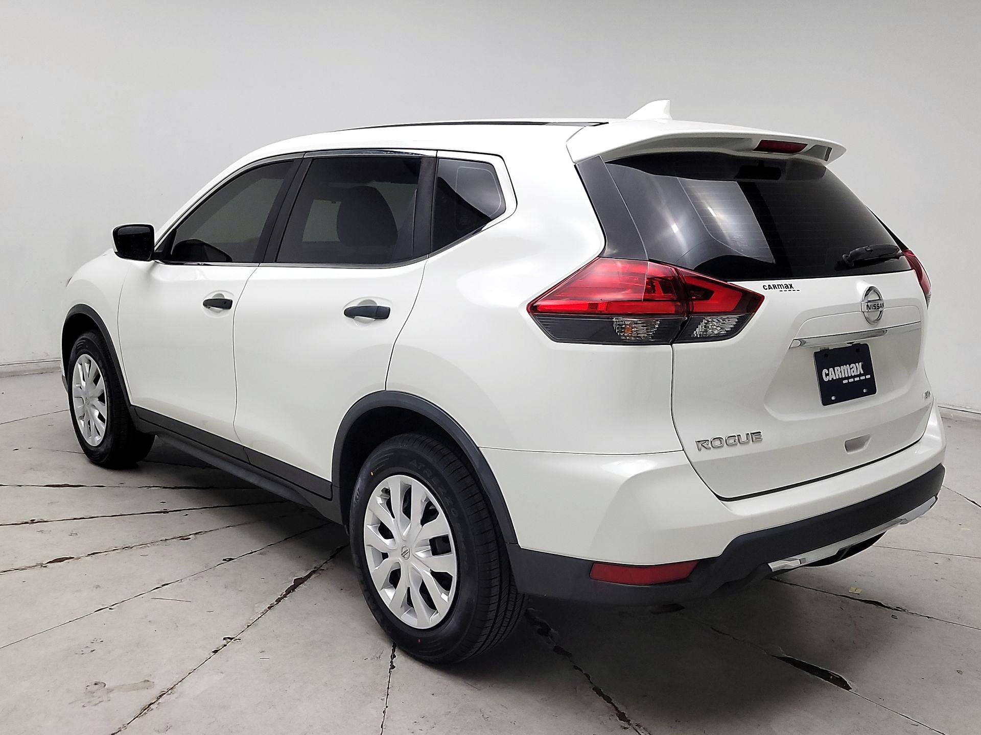 Thumbnail: 2017 Nissan Rogue - 7