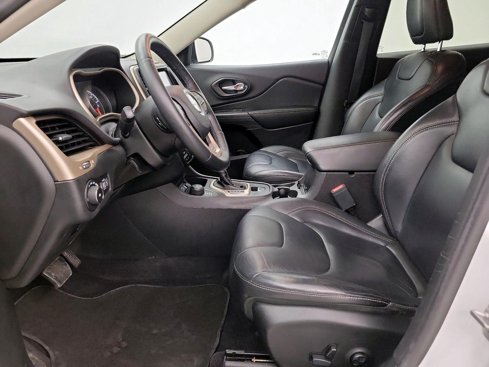 Thumbnail: 2017 Jeep Cherokee - 11