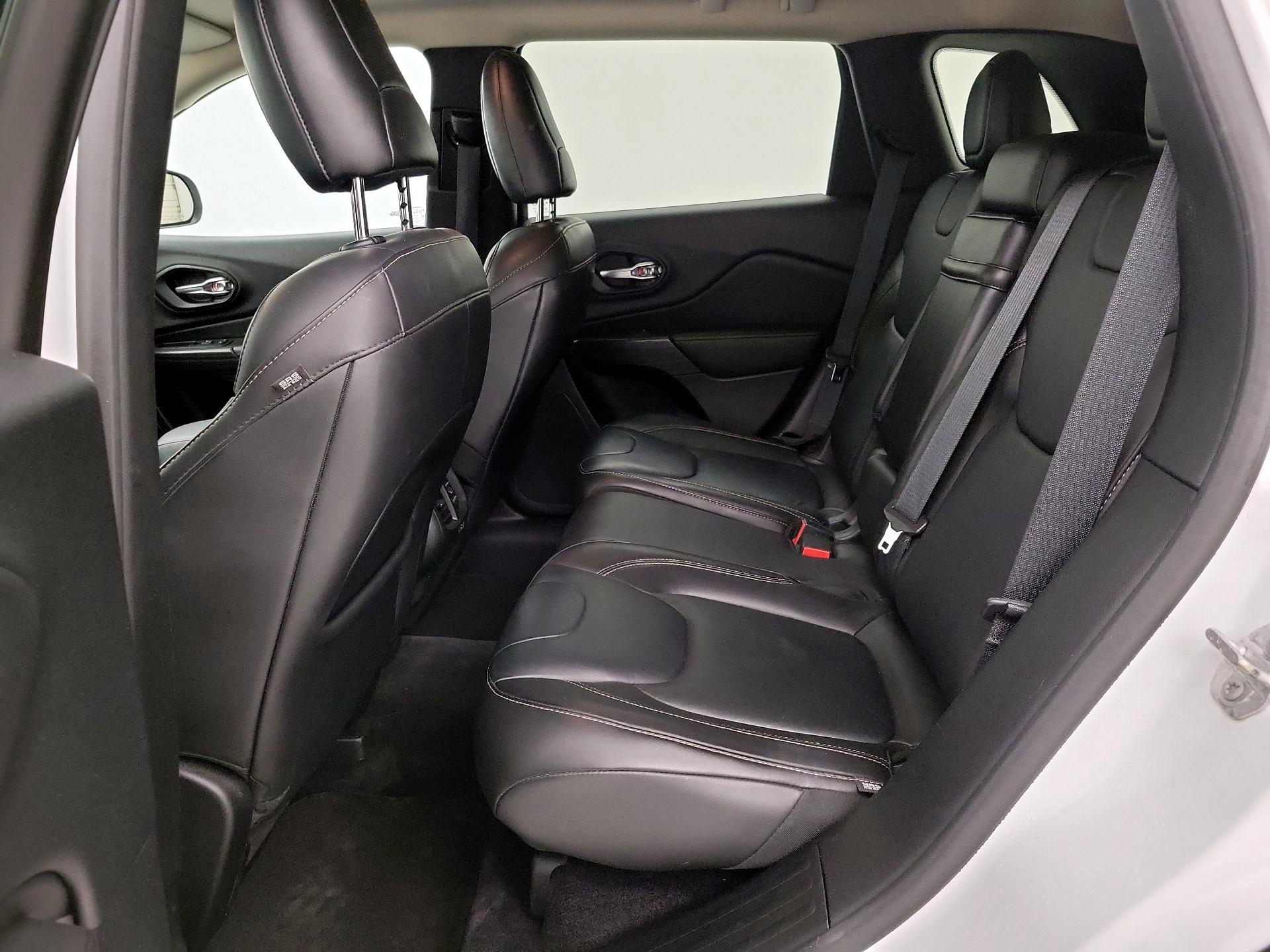 Thumbnail: 2017 Jeep Cherokee - 19