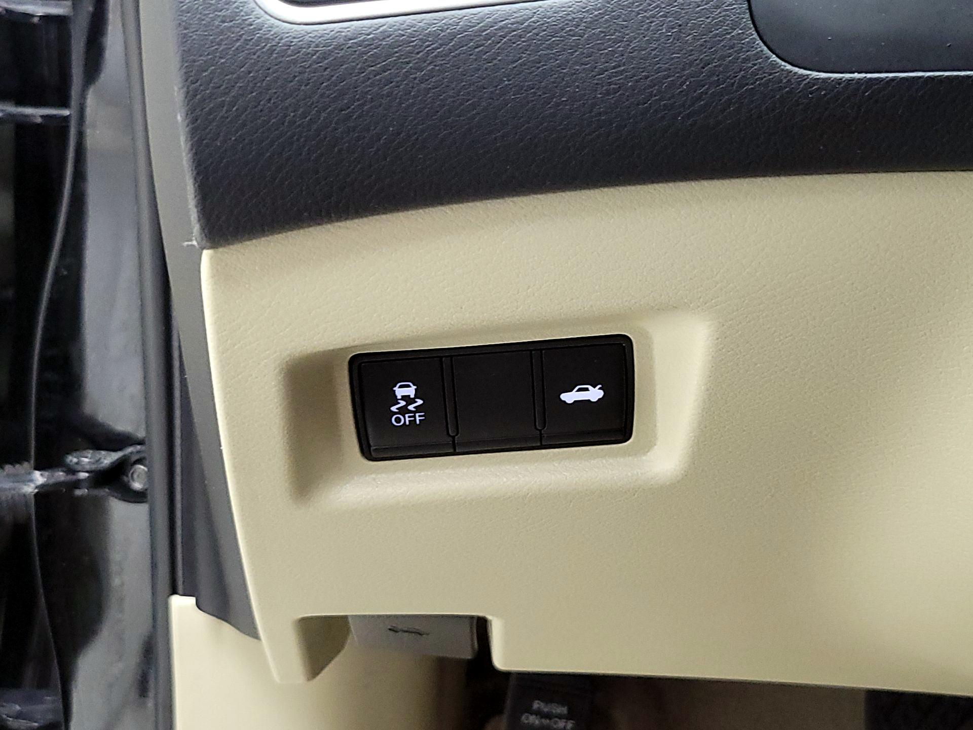 Thumbnail: 2020 INFINITI Q50 - 11