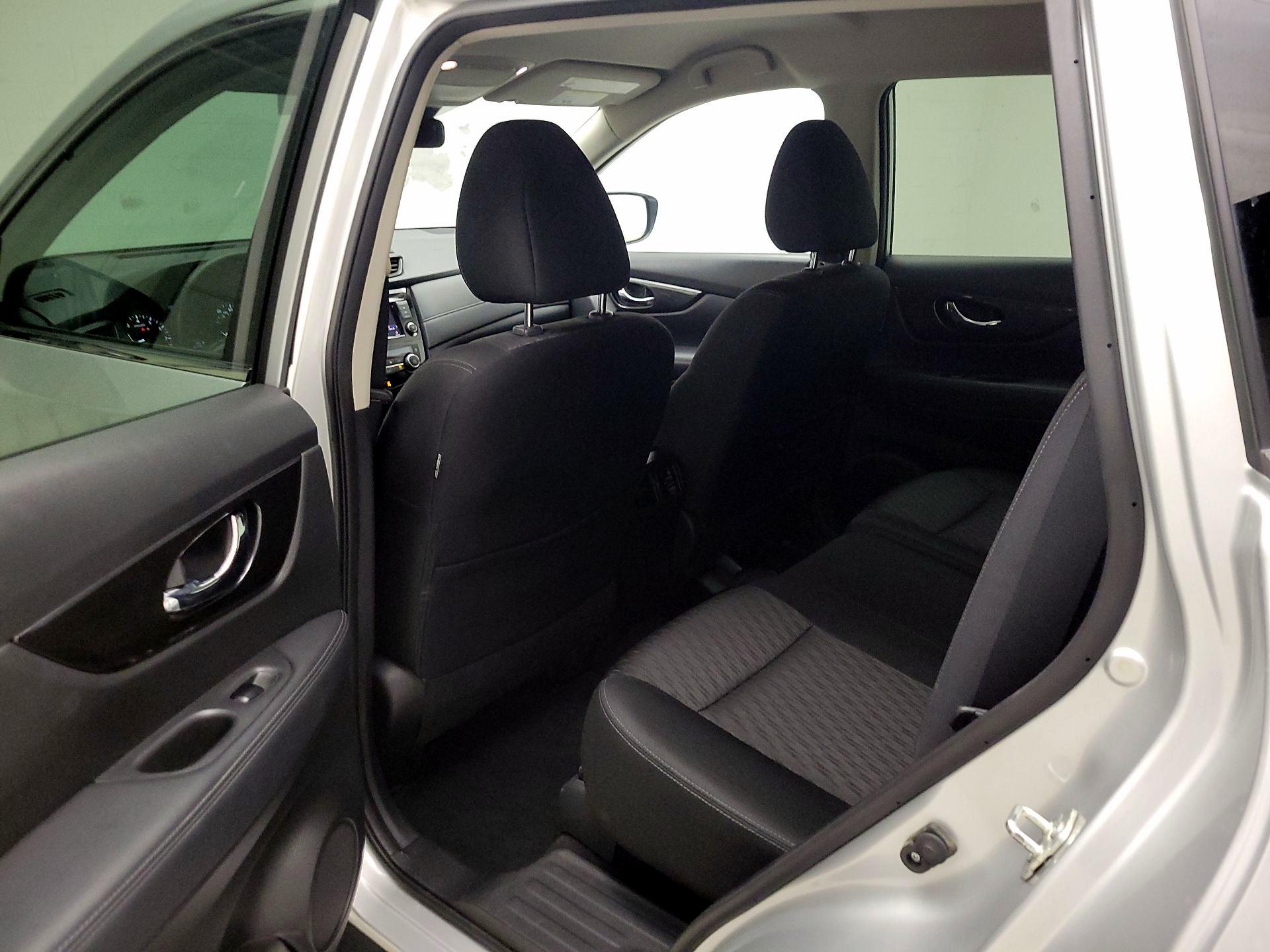 Thumbnail: 2019 Nissan Rogue - 17