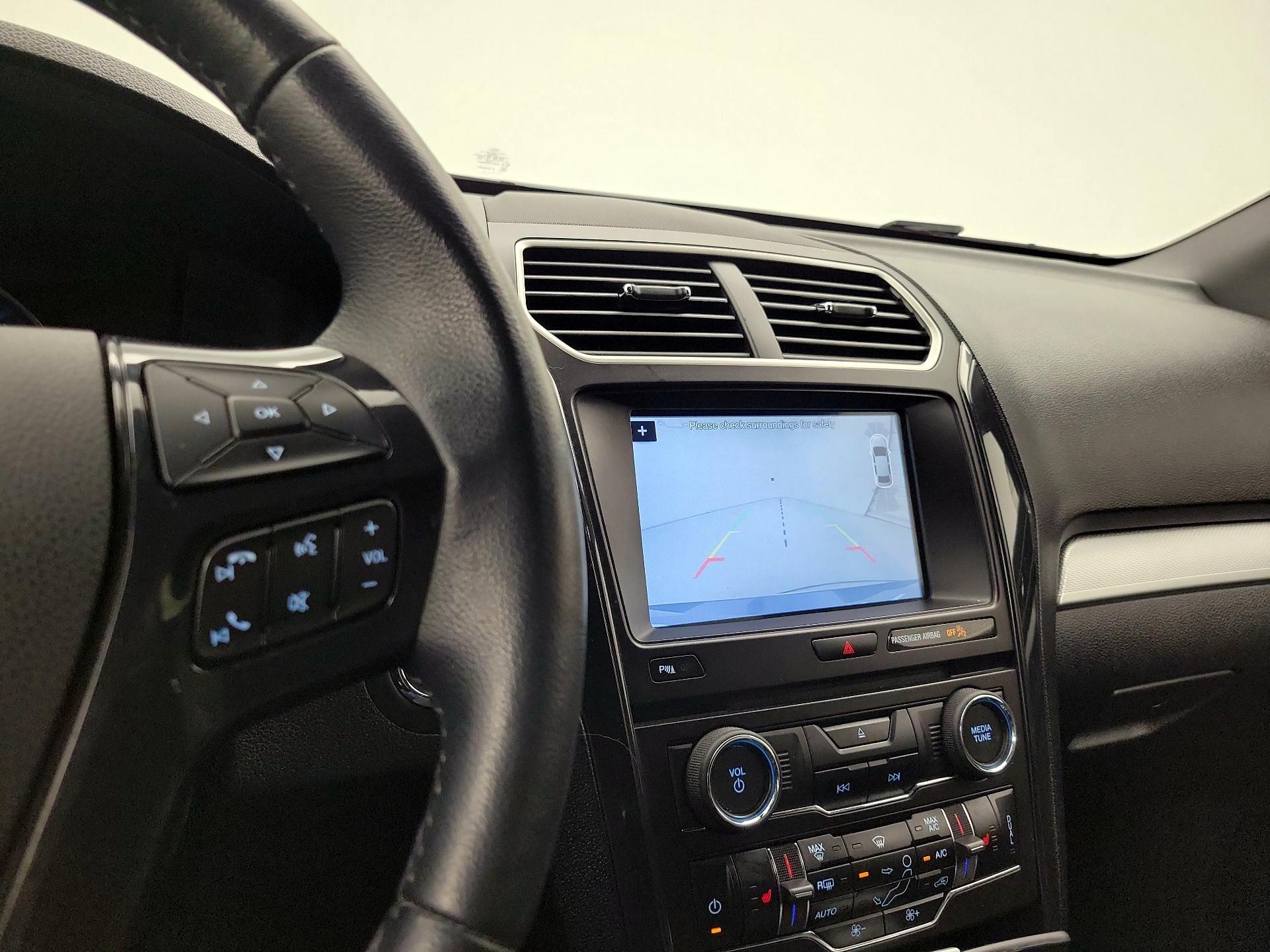 Thumbnail: 2017 Ford Explorer - 15