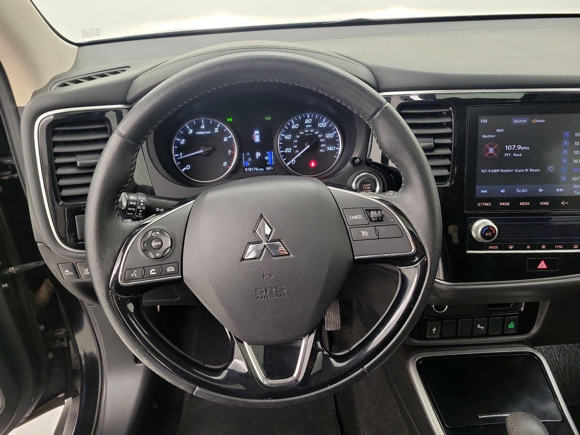 Thumbnail: 2020 Mitsubishi Outlander - 10