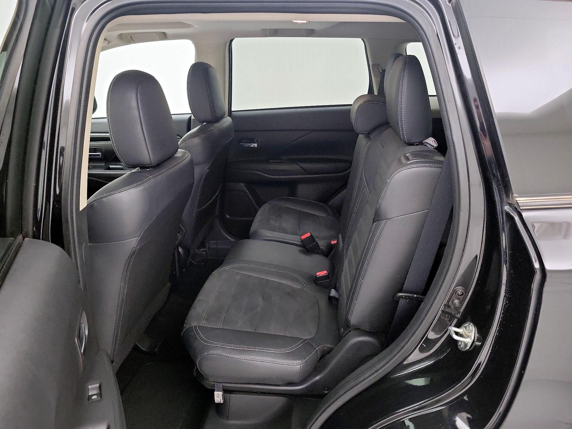 Thumbnail: 2020 Mitsubishi Outlander - 20