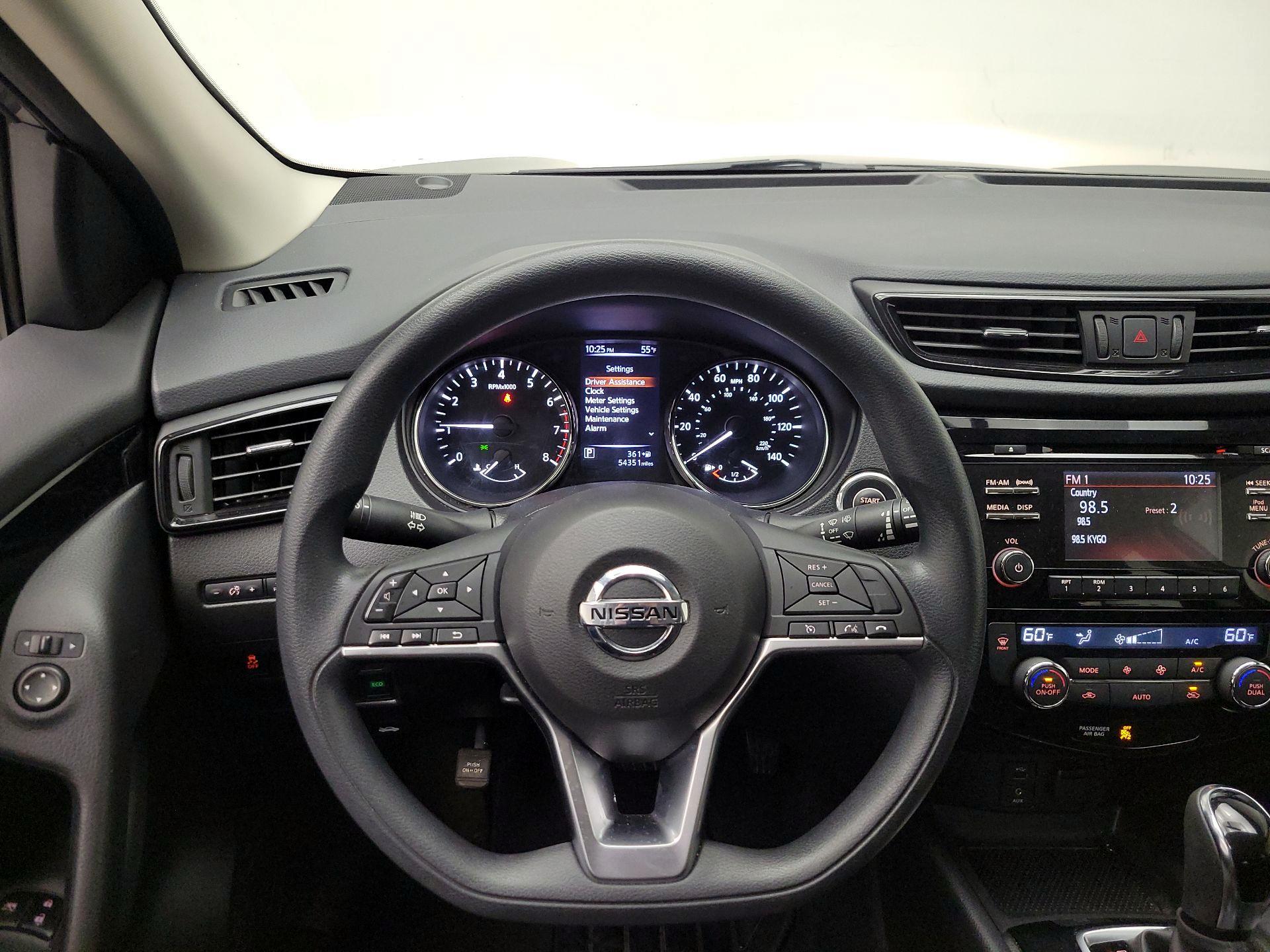 Thumbnail: 2017 Nissan Rogue Sport - 10