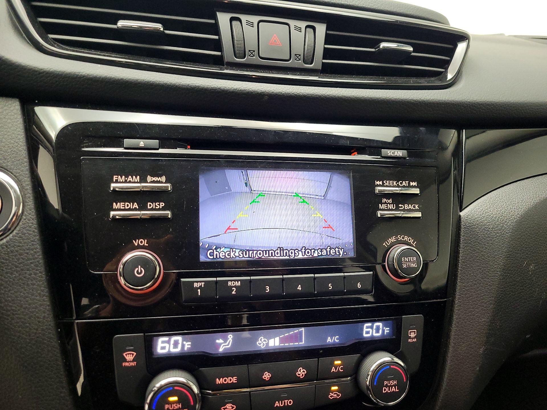 Thumbnail: 2017 Nissan Rogue Sport - 14