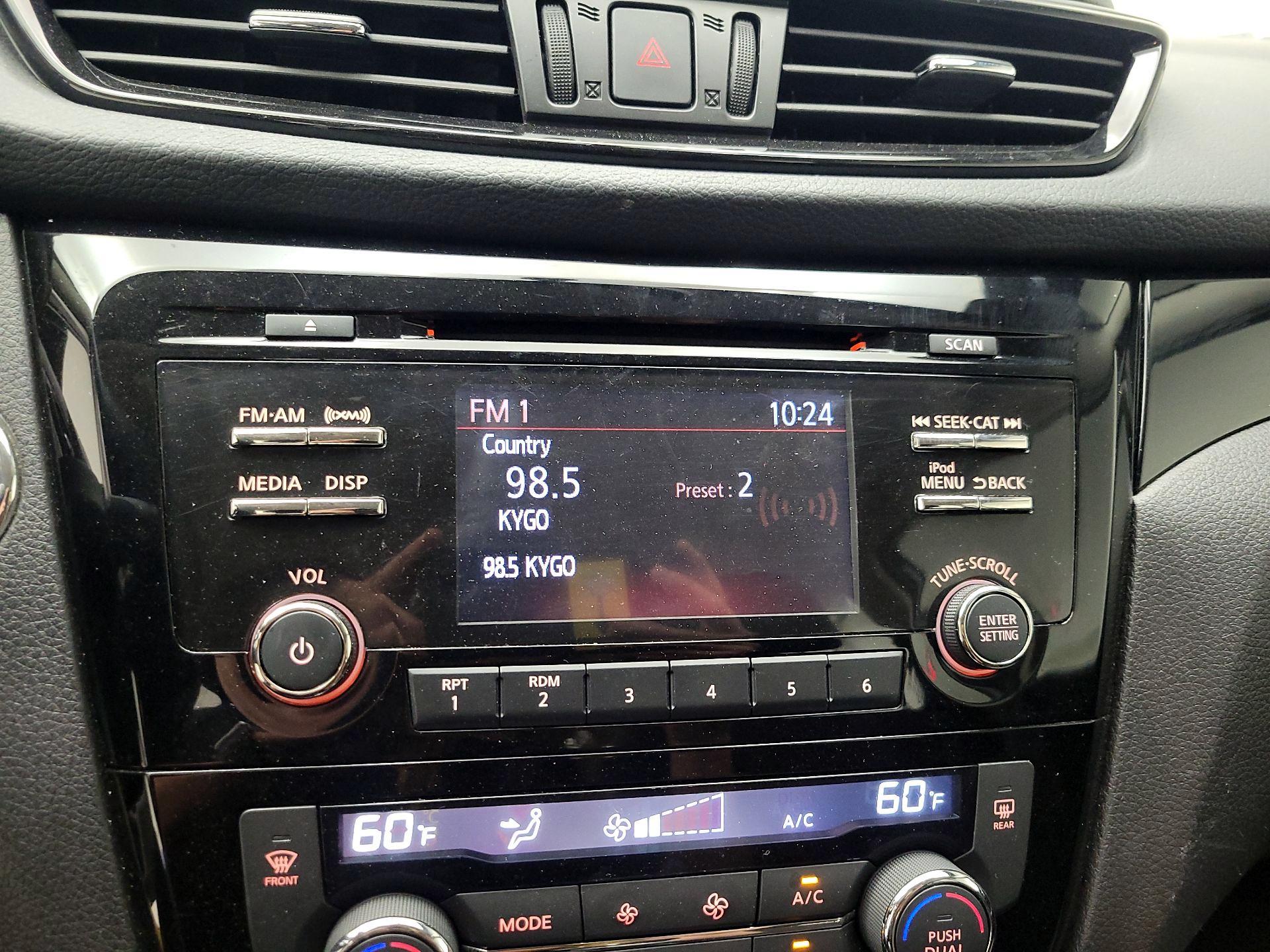 Thumbnail: 2017 Nissan Rogue Sport - 15