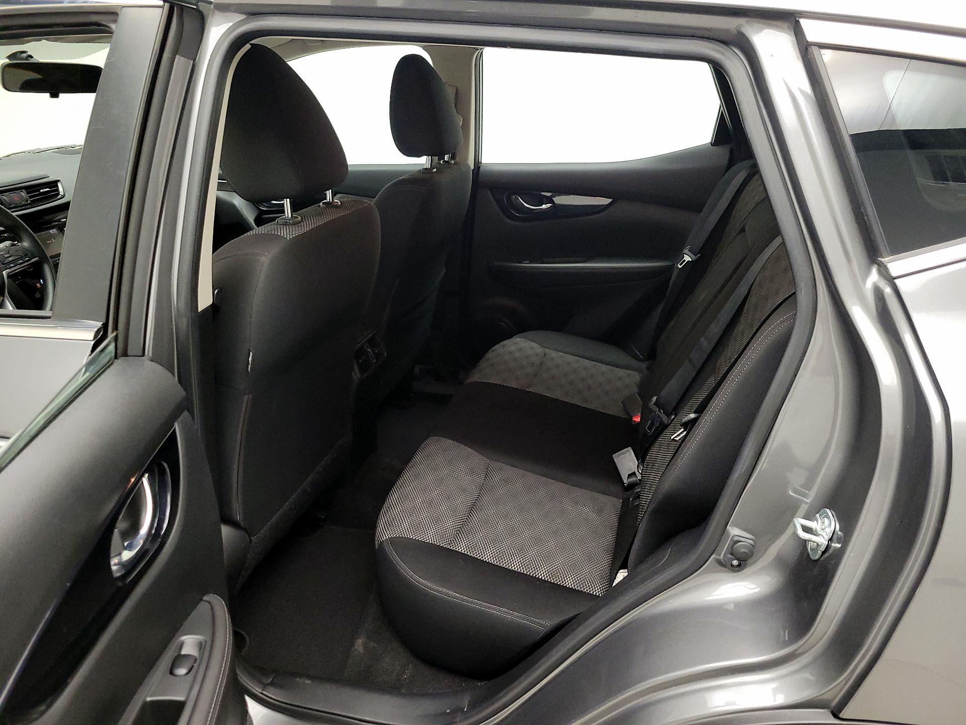 Thumbnail: 2017 Nissan Rogue Sport - 19