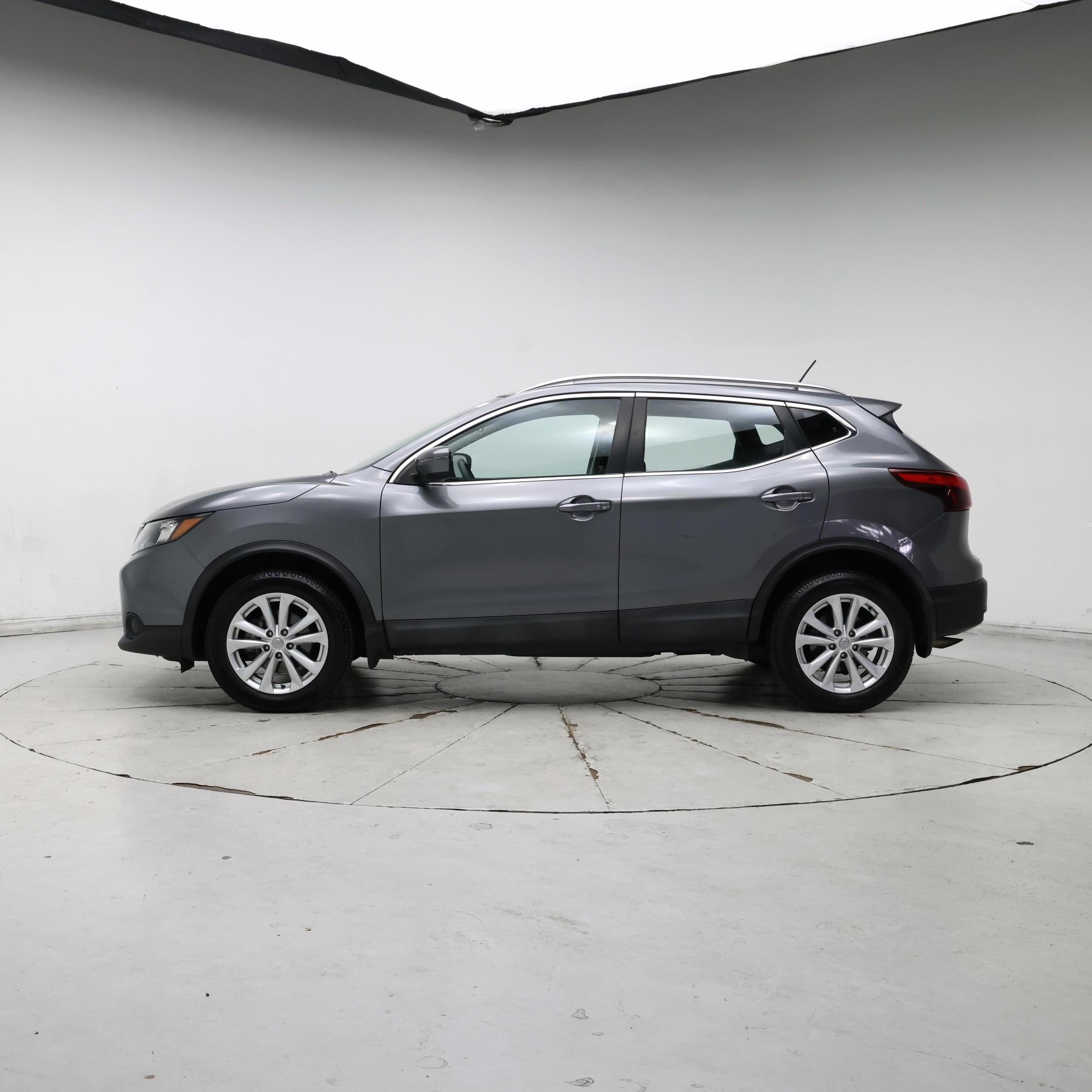 Thumbnail: 2017 Nissan Rogue Sport - 3