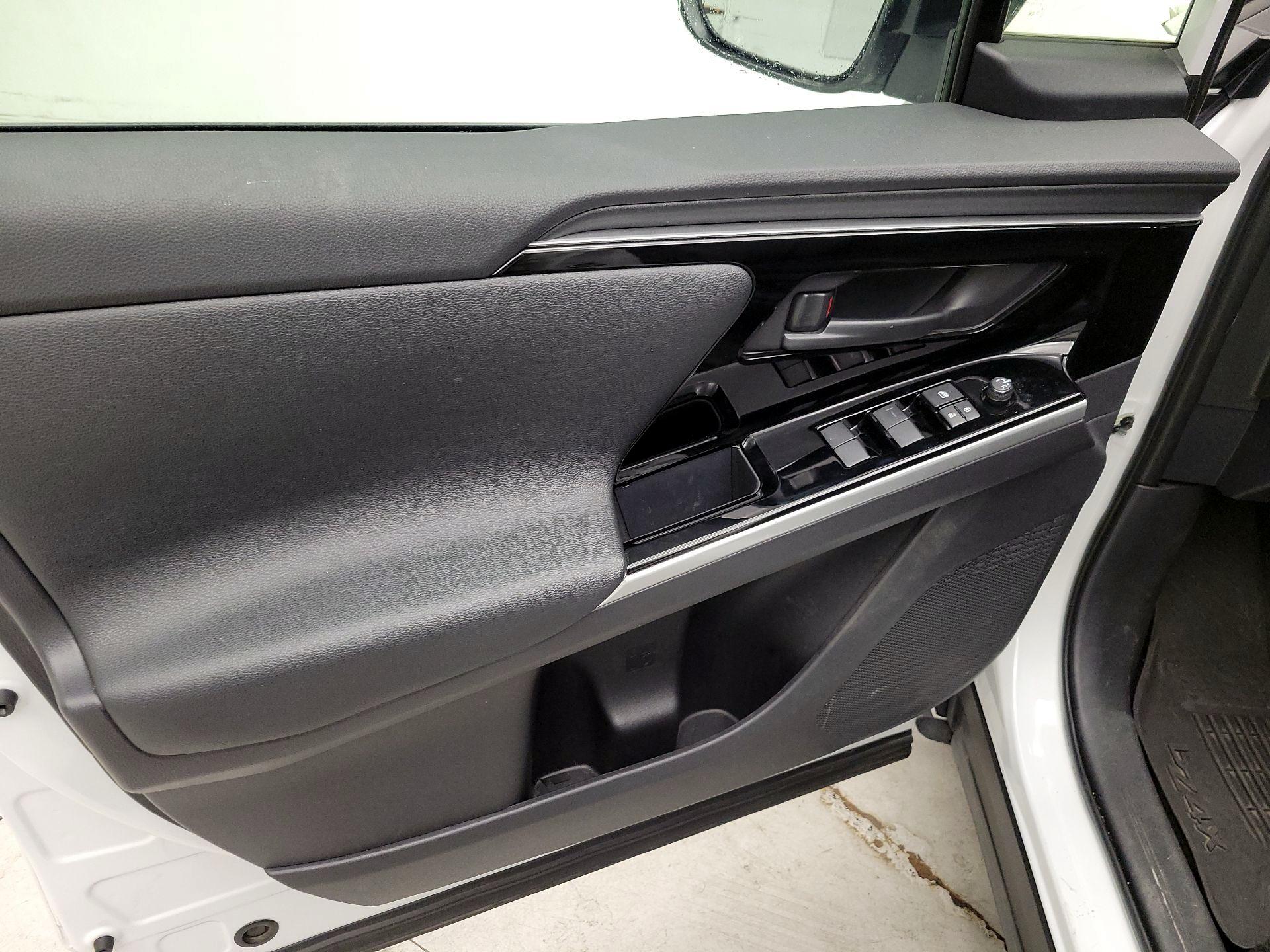 Thumbnail: 2024 Toyota bZ4X - 12