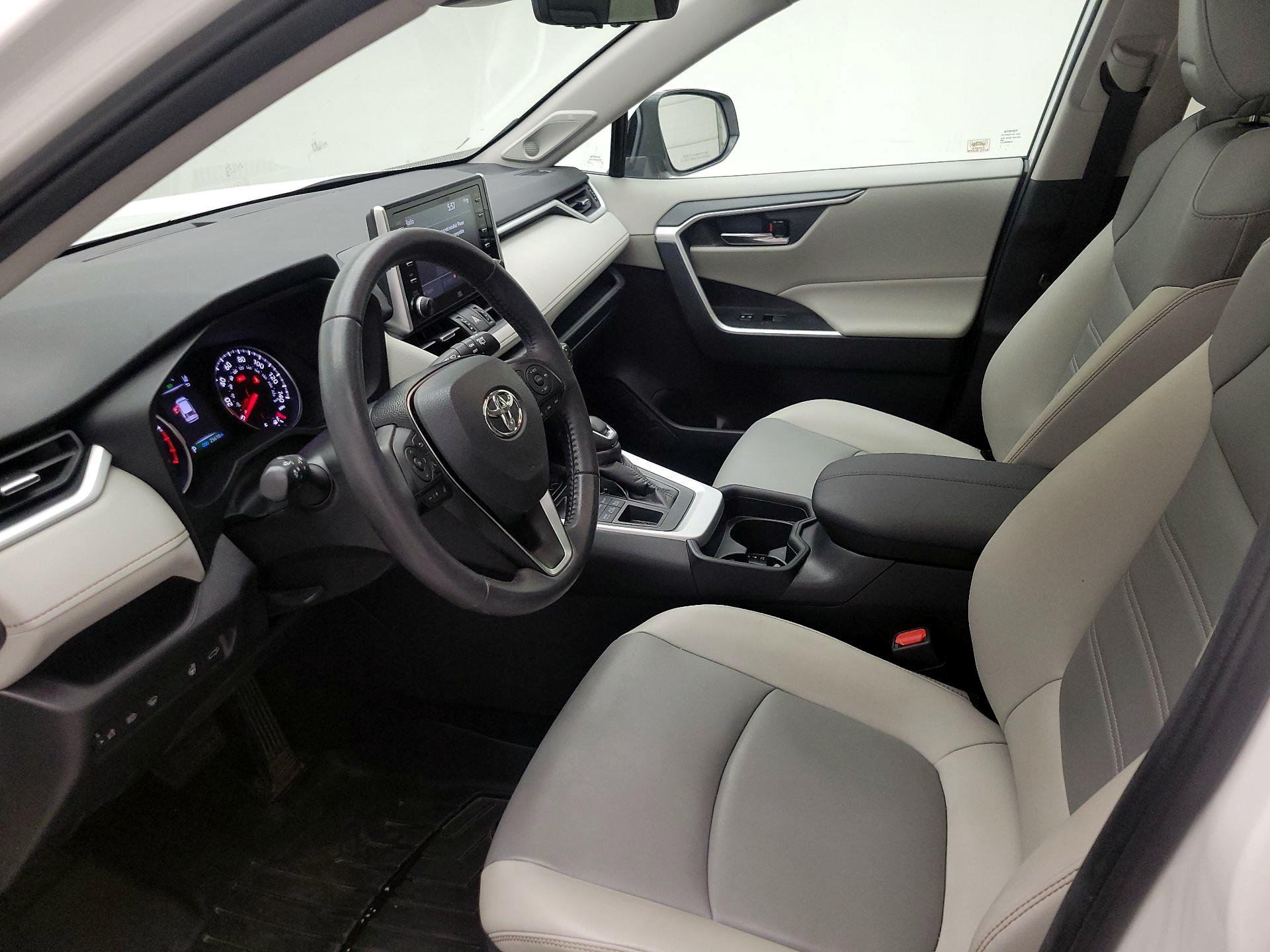 Thumbnail: 2020 Toyota RAV4 - 9