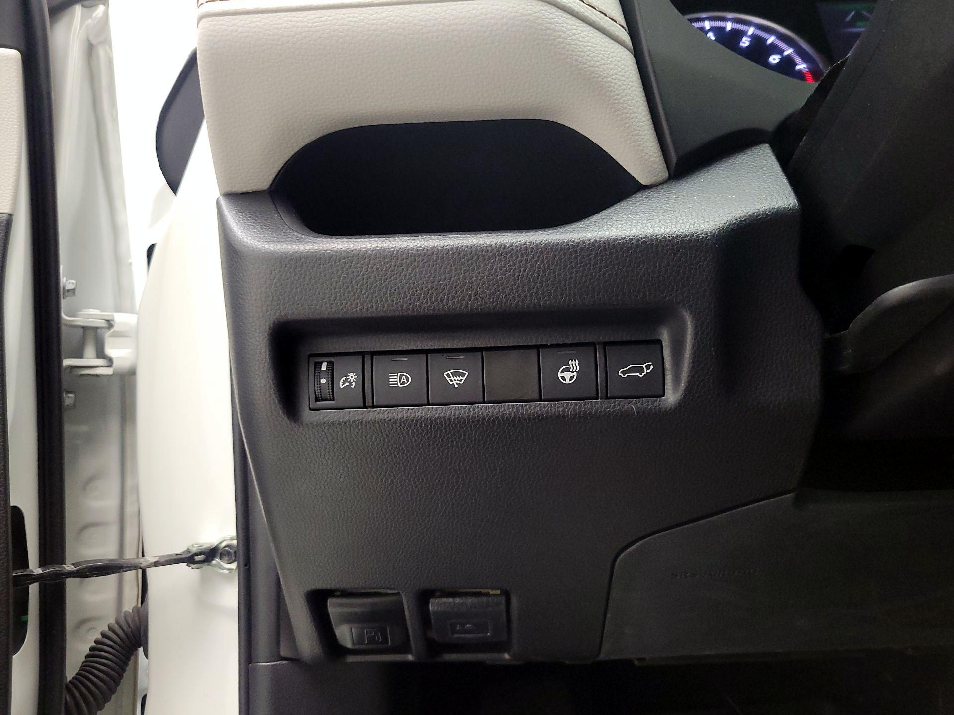 Thumbnail: 2020 Toyota RAV4 - 11