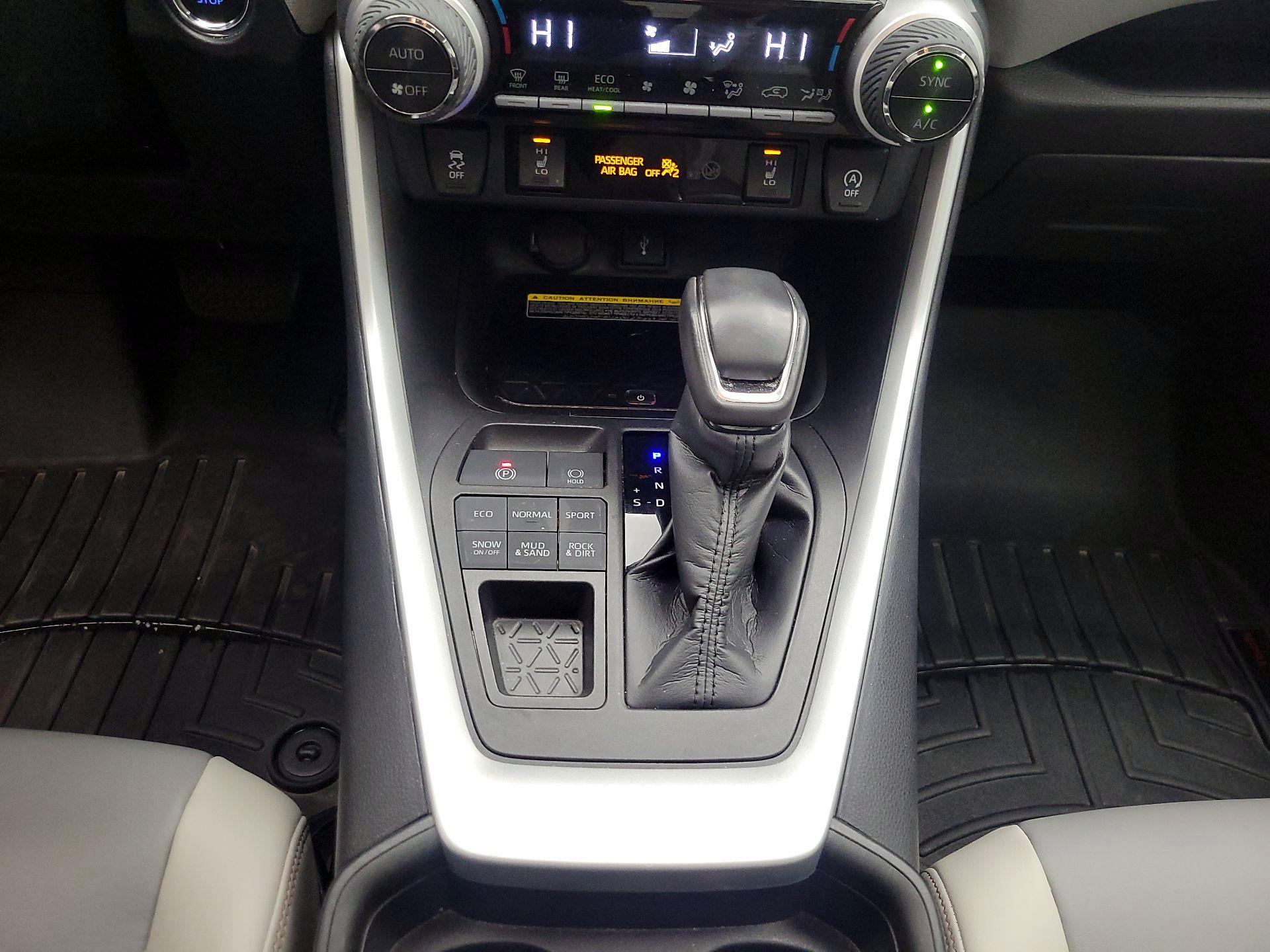 Thumbnail: 2020 Toyota RAV4 - 15