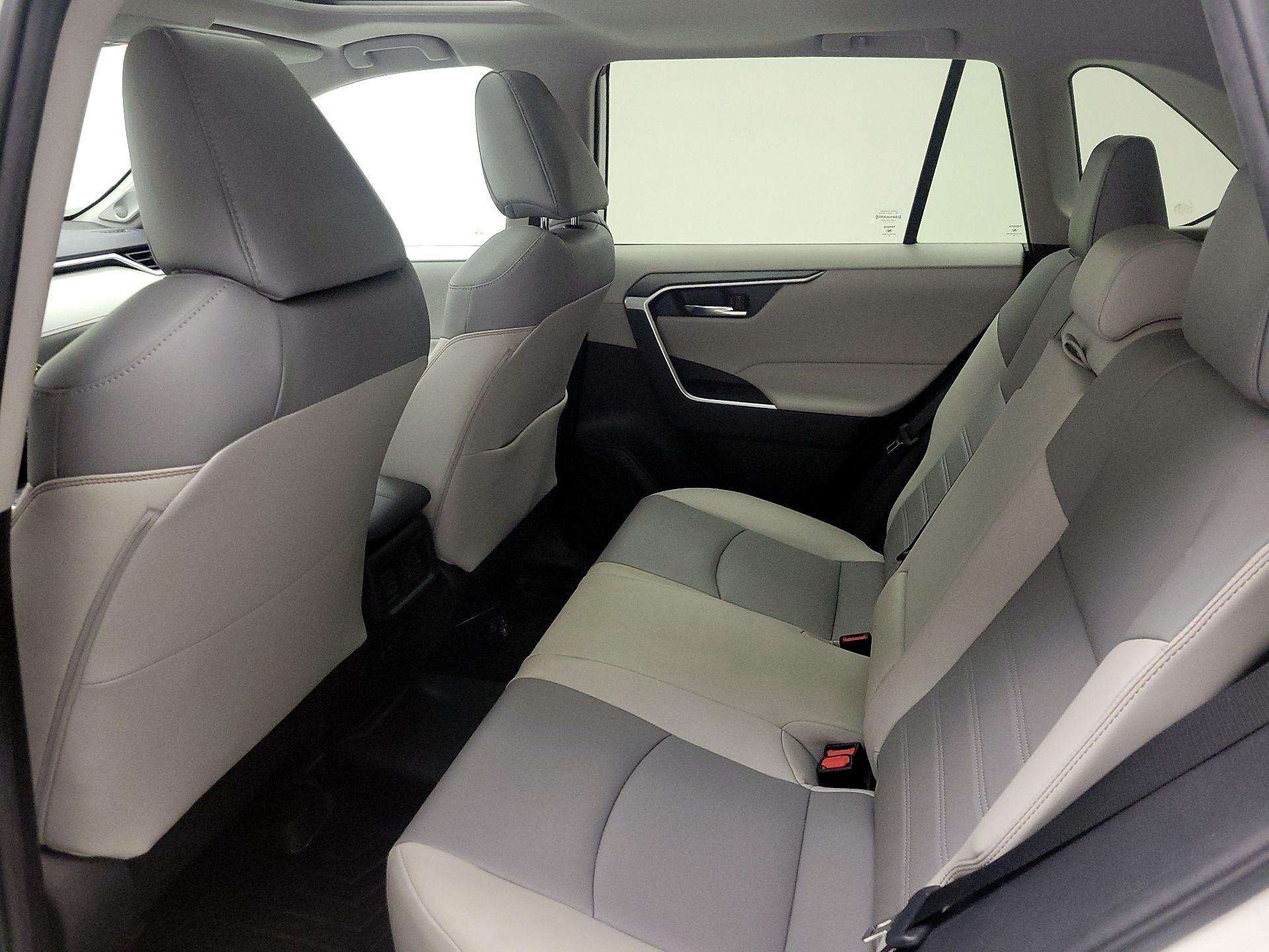 Thumbnail: 2020 Toyota RAV4 - 18