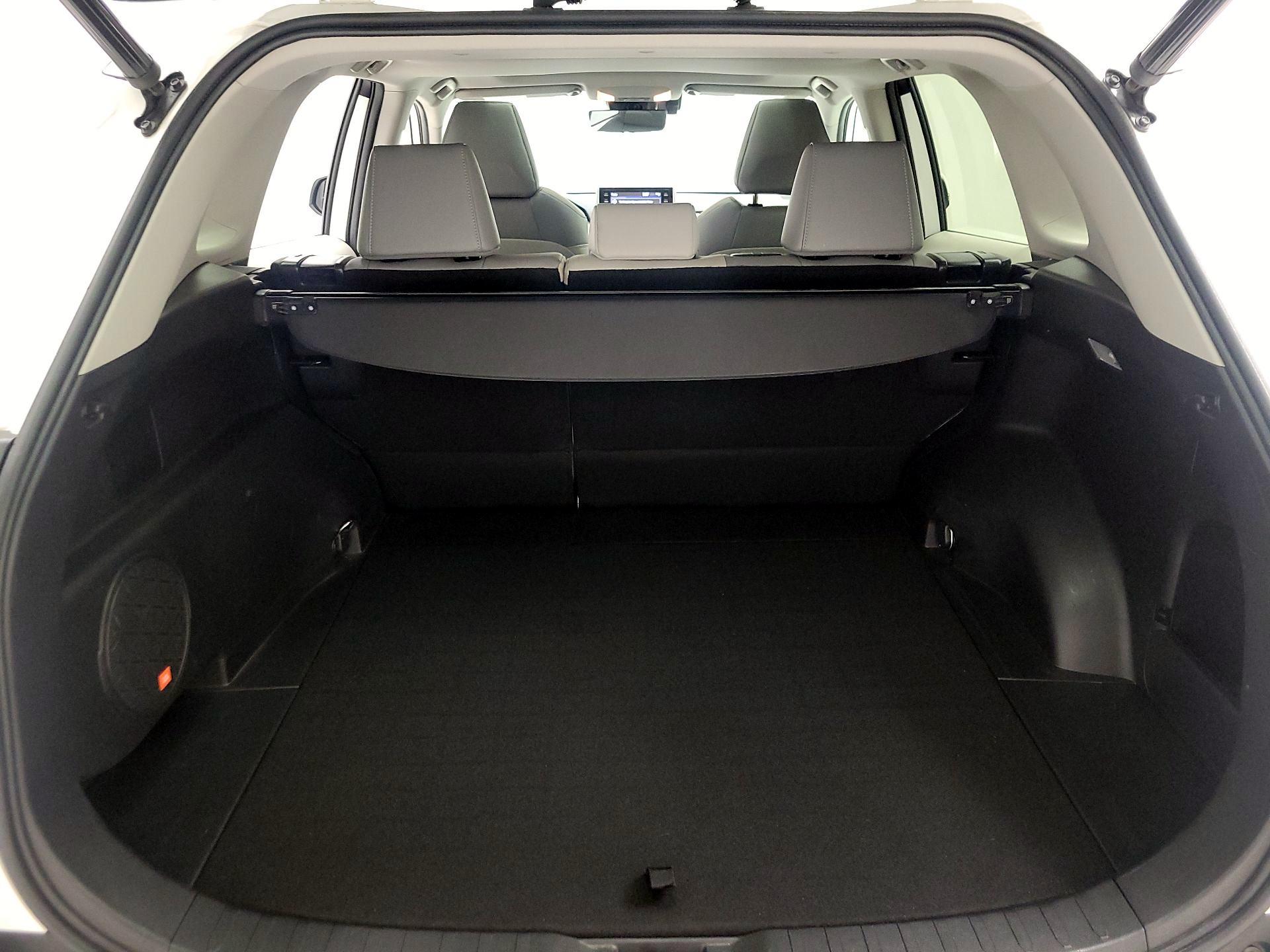 Thumbnail: 2020 Toyota RAV4 - 19