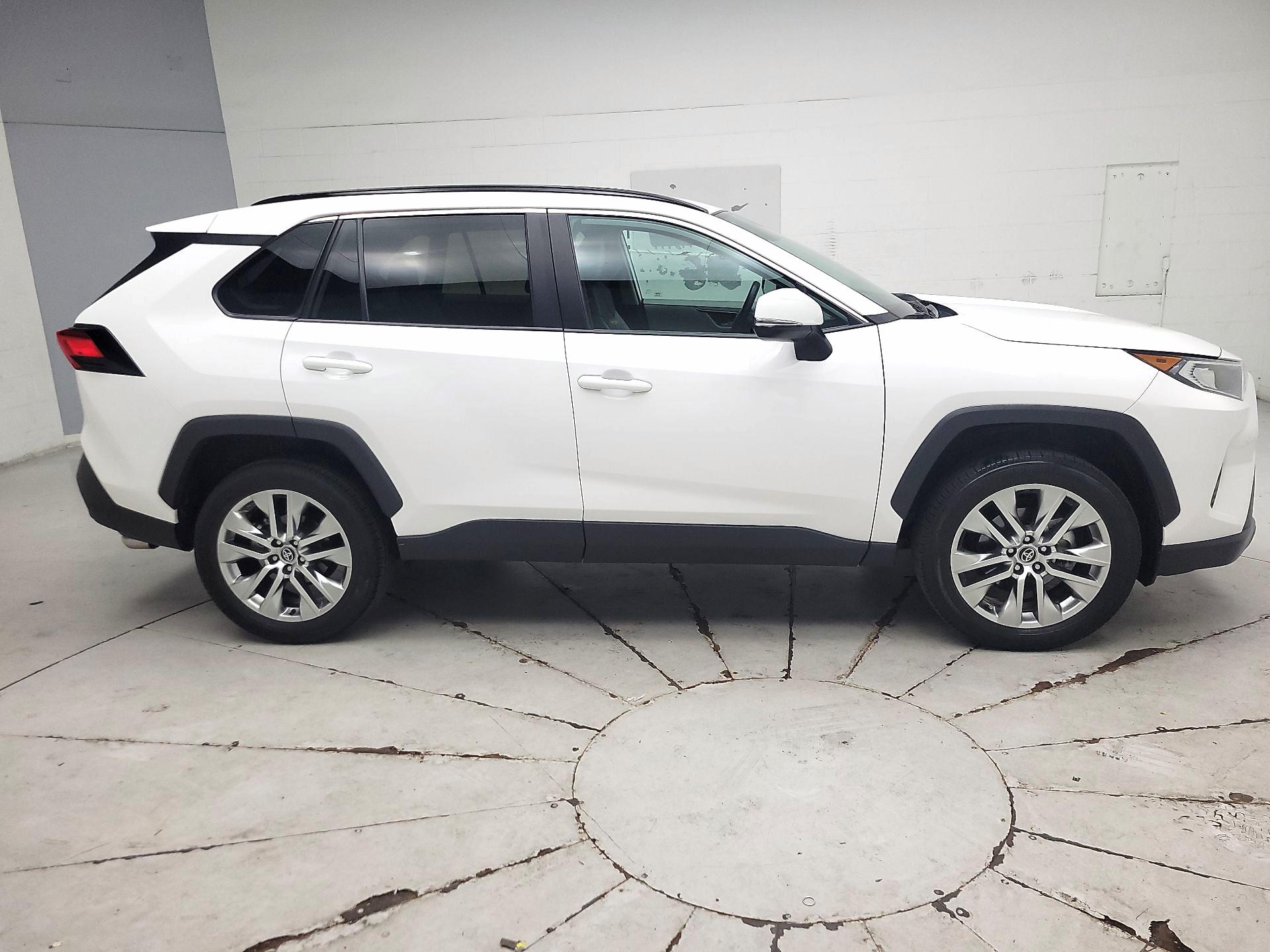 Thumbnail: 2020 Toyota RAV4 - 4