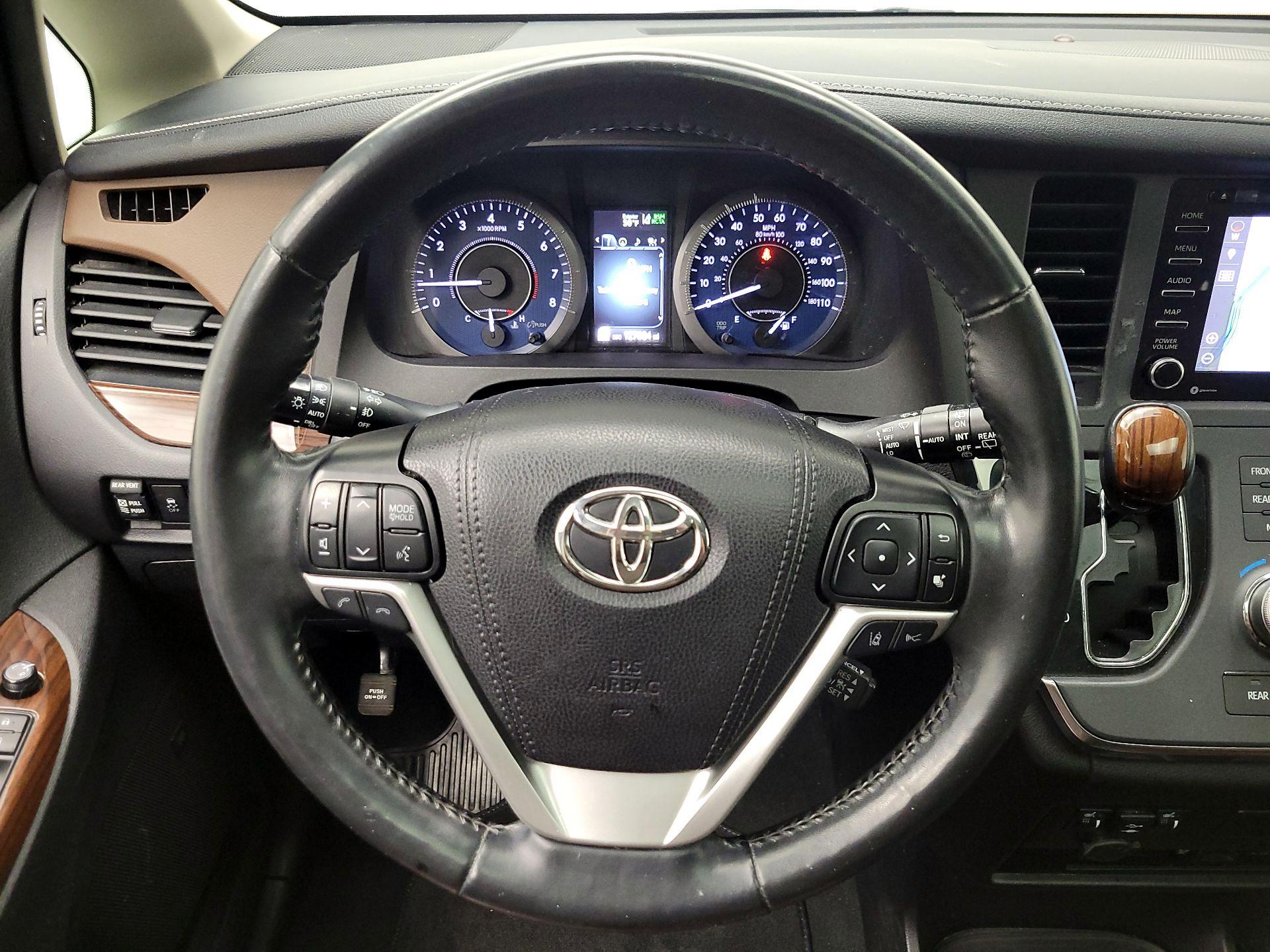 Thumbnail: 2019 Toyota Sienna - 10