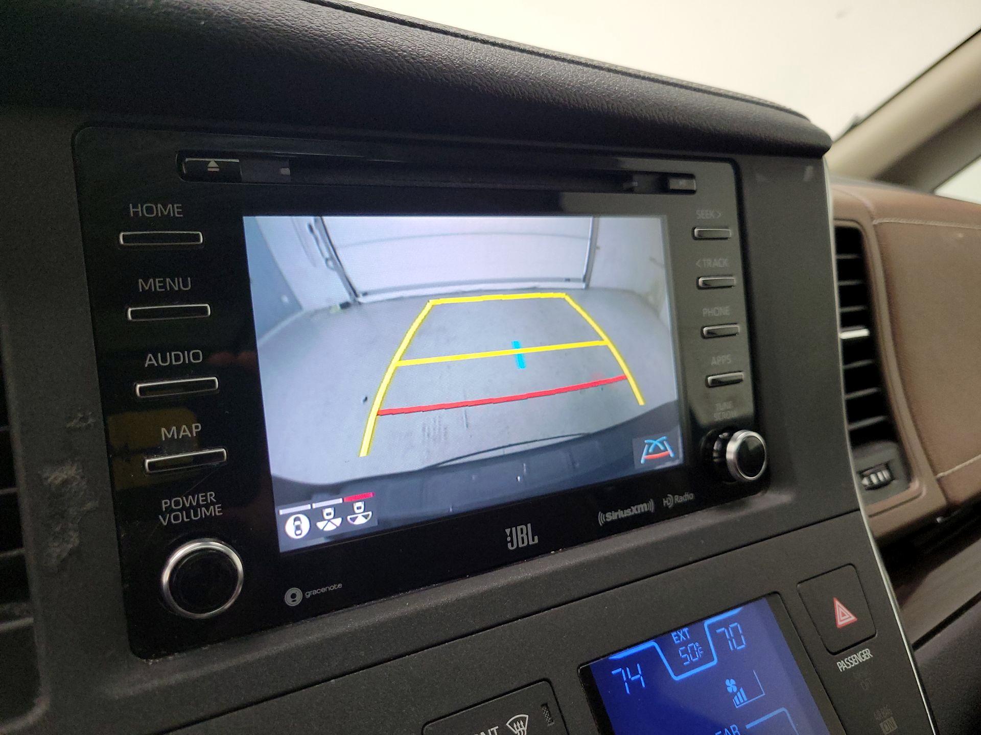 Thumbnail: 2019 Toyota Sienna - 15